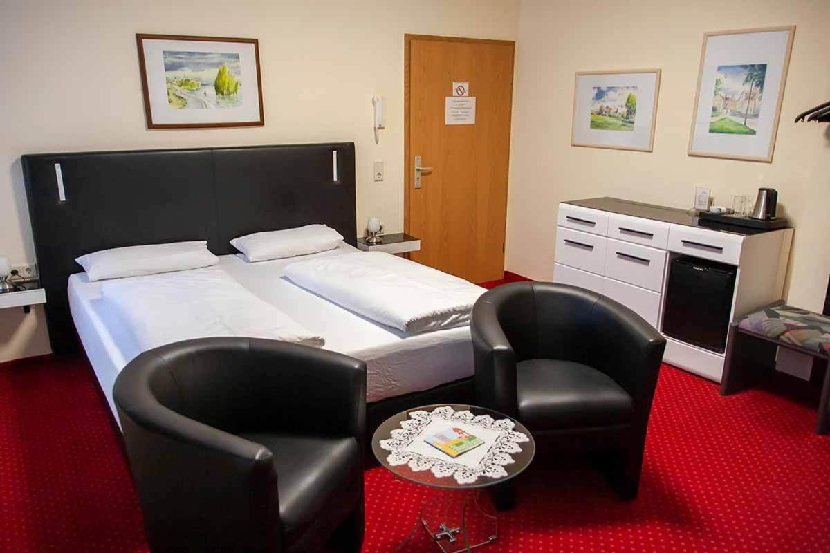 Double Room with Private Bathroom - Photo 22