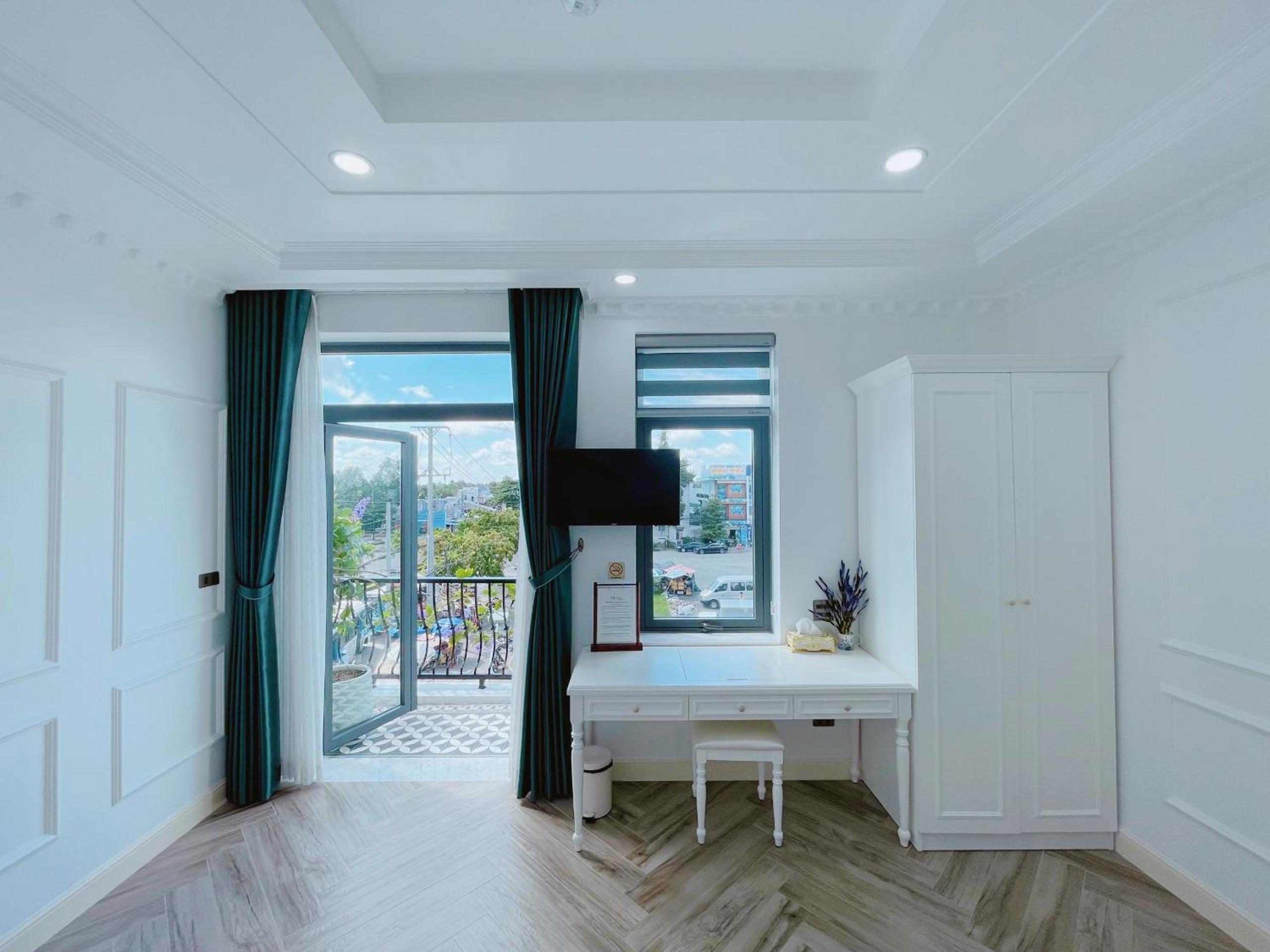 Deluxe Double Room with Balcony