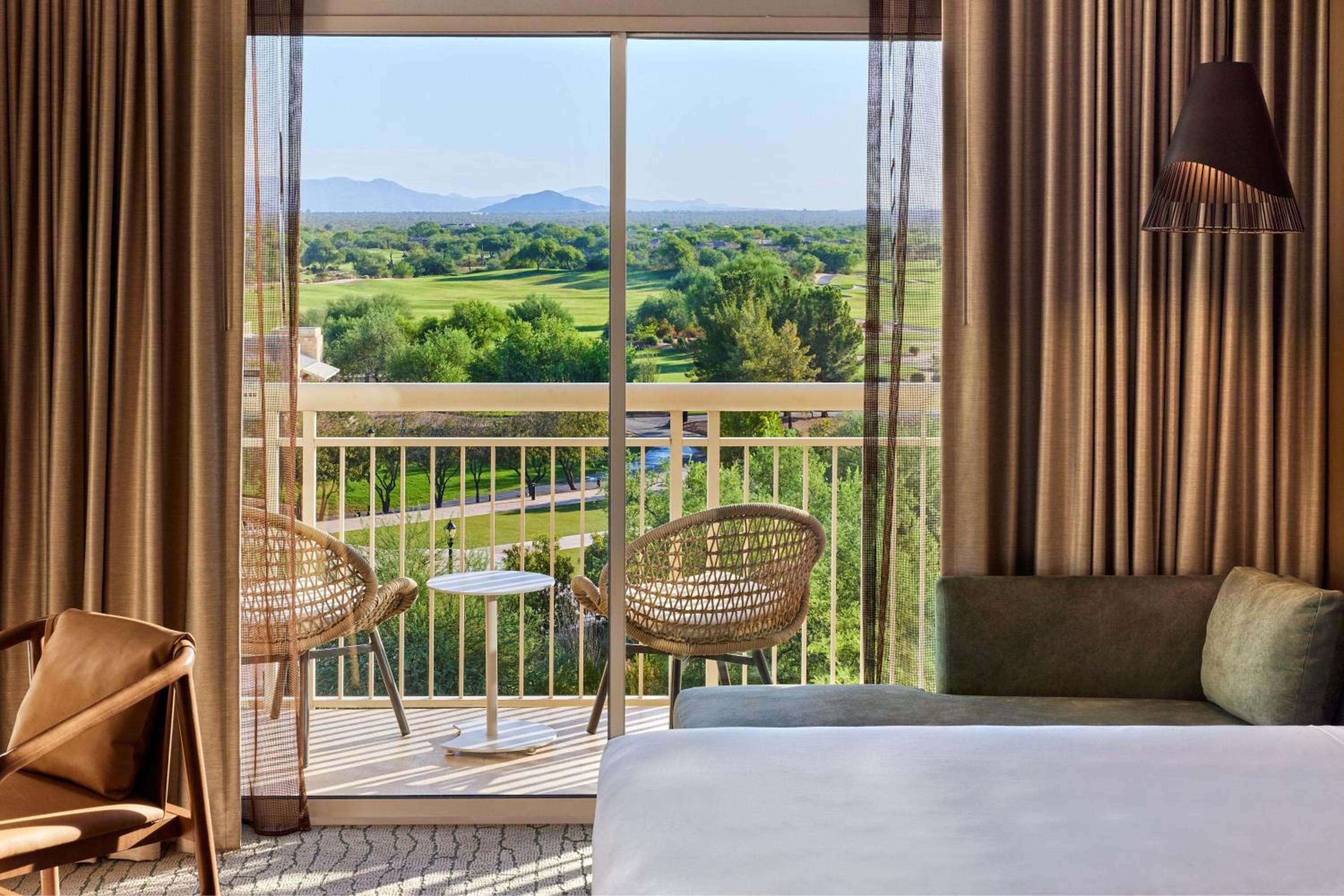 Guest room, 1 King, Mountain view, Balcony - Photo 8