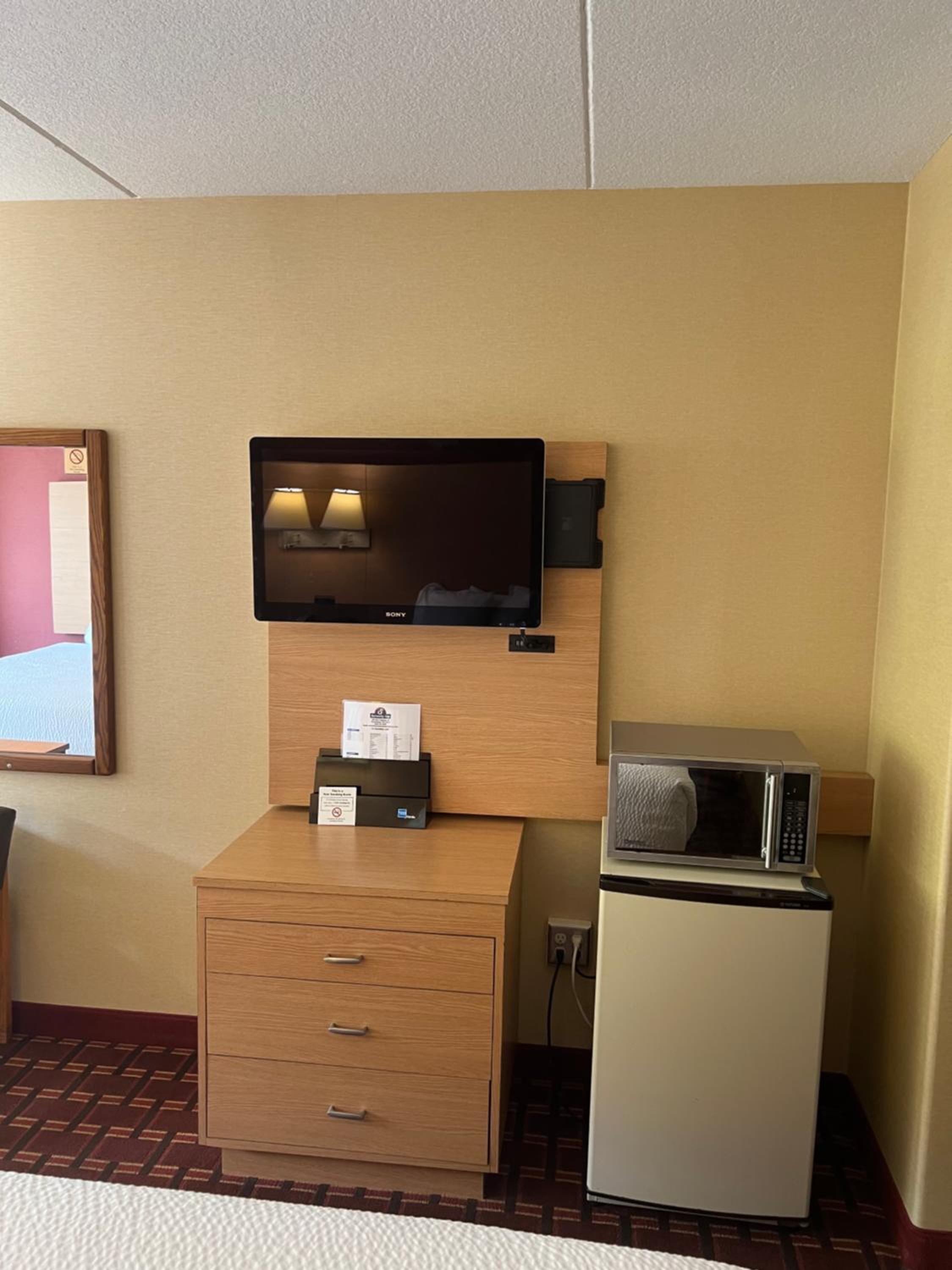 King Room - Non-Smoking - Photo 3
