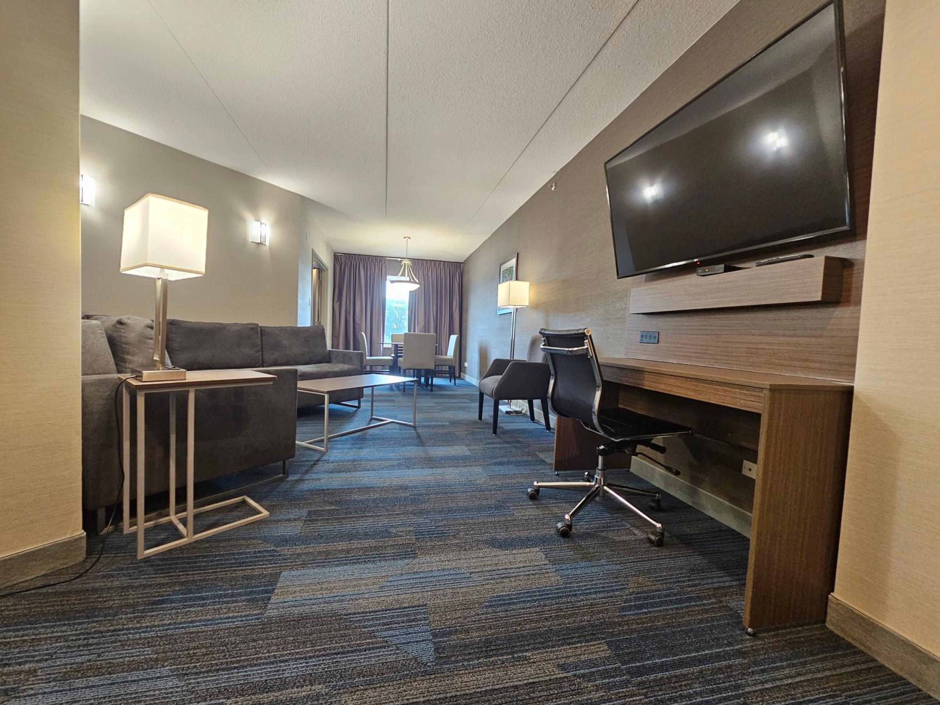 Ambassador King Suite - Photo 1