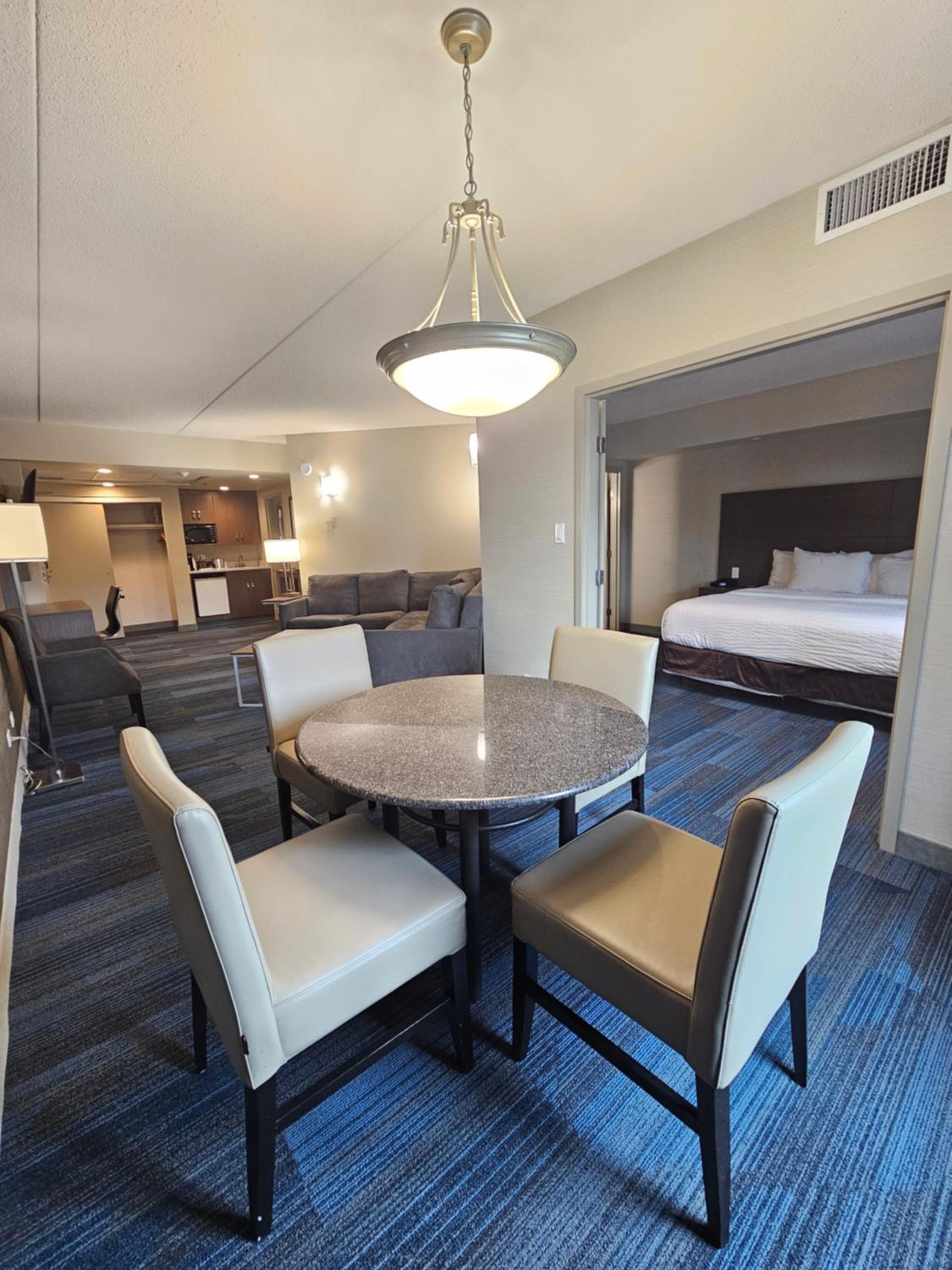 Ambassador King Suite - Photo 2
