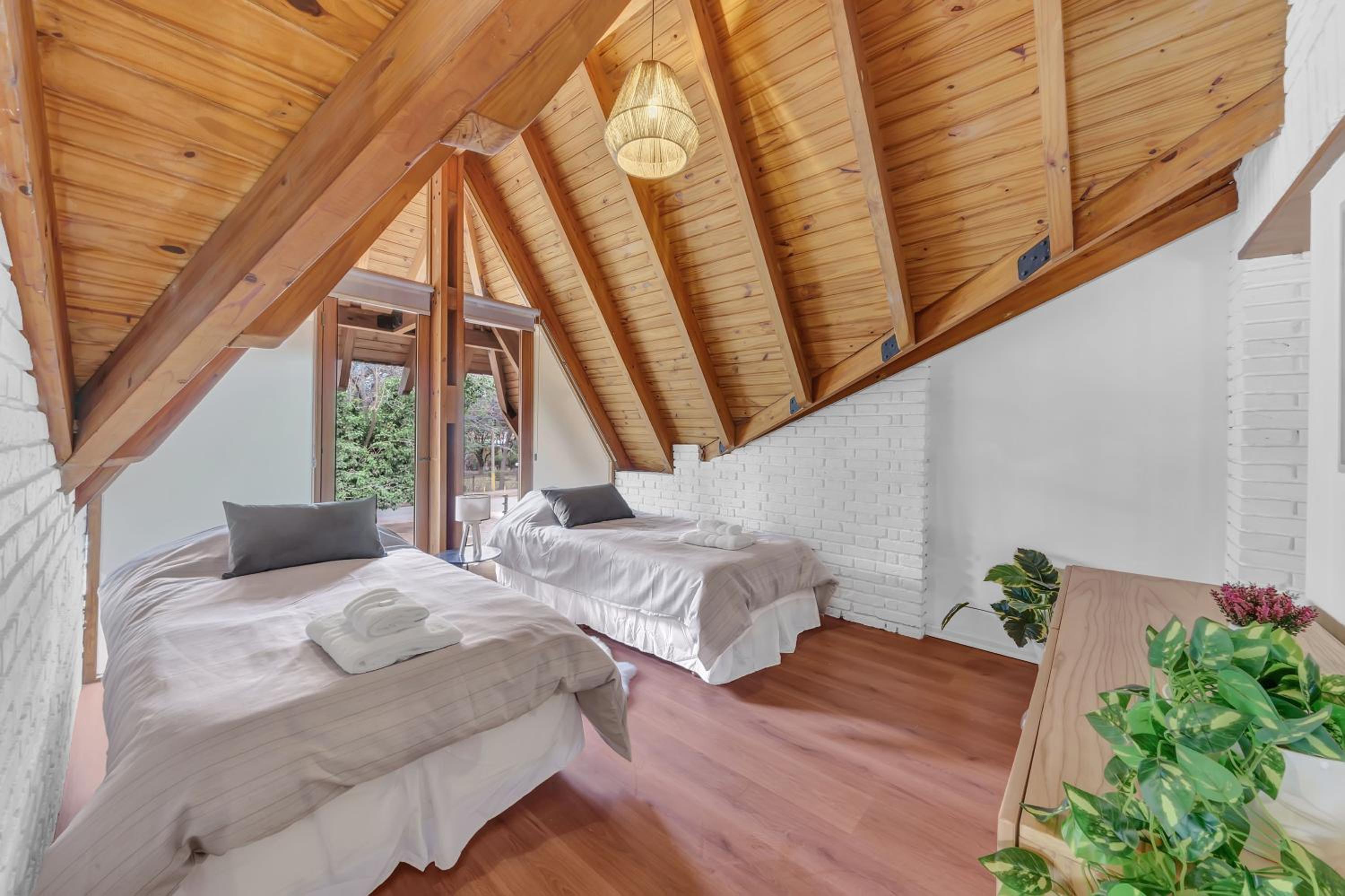 Seven-Bedroom House photo 3
