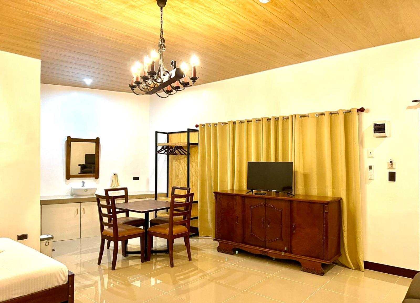 Family Room photo 1