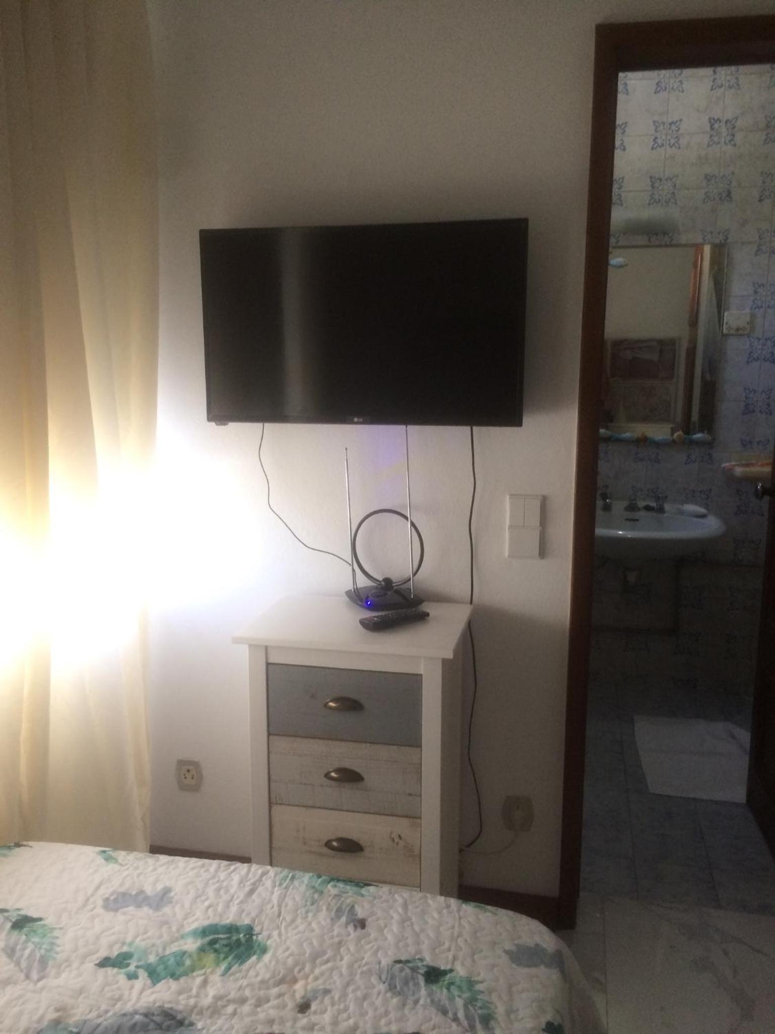 Double Room with Private Bathroom - Photo 4