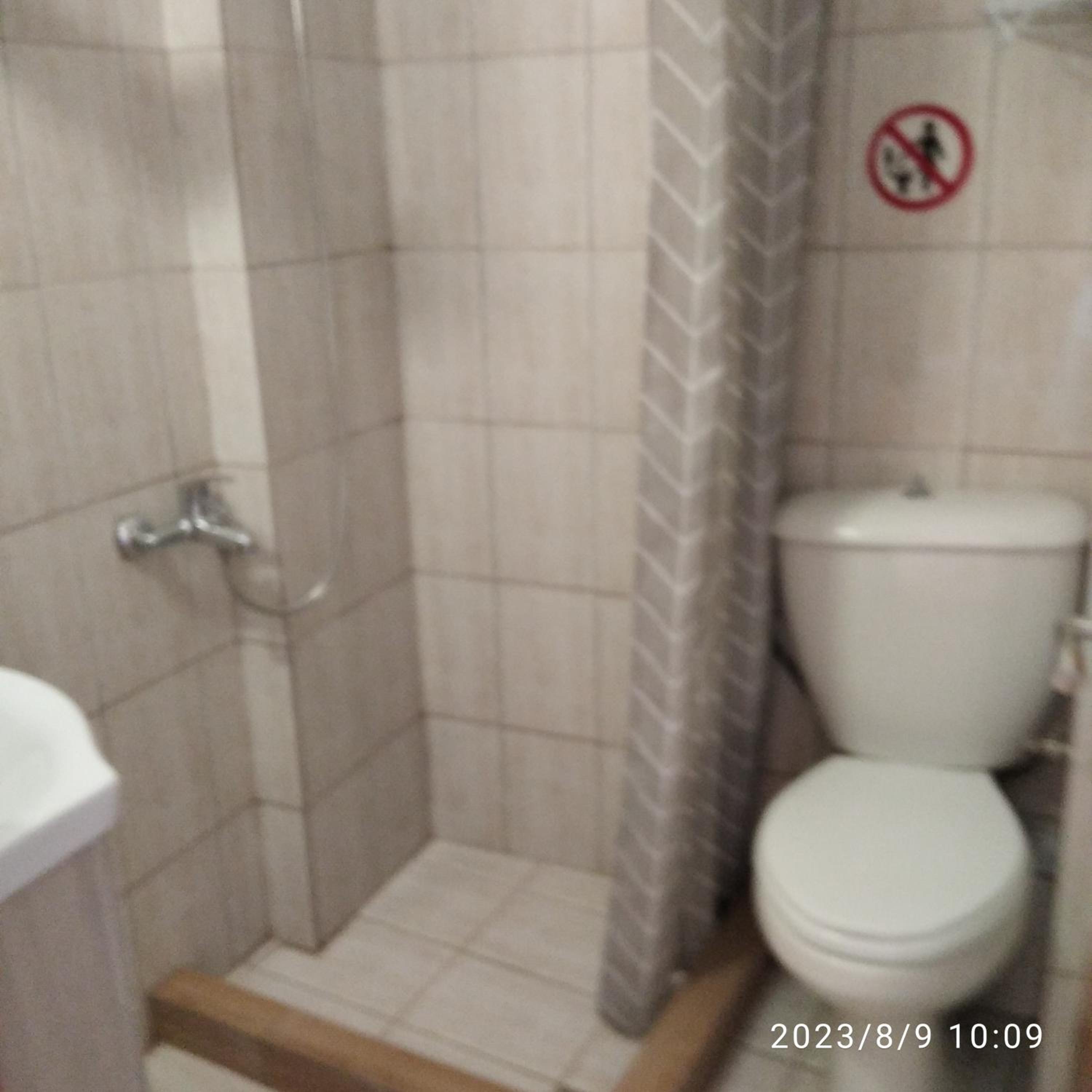 Standard Double Room - Photo 8