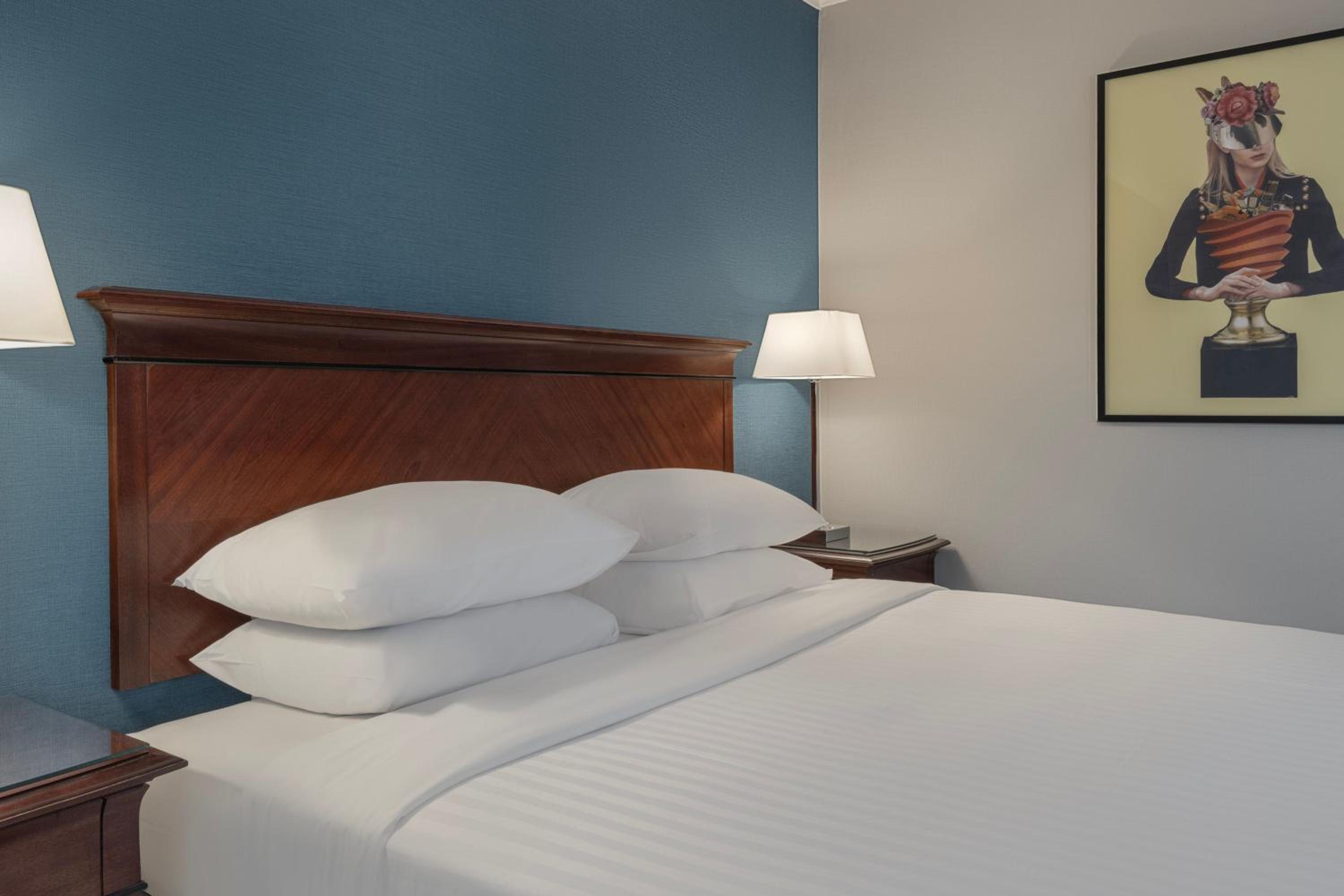 Superior King Room with Sofa Bed photo 3