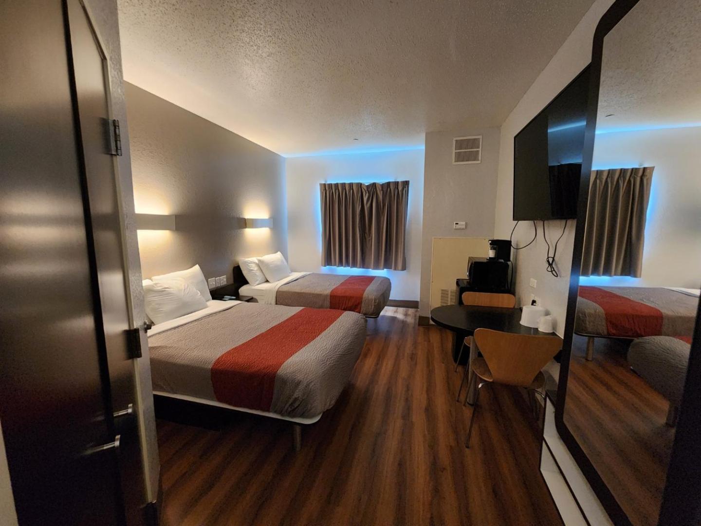 2 Full Beds | Micfridge/Free Parking