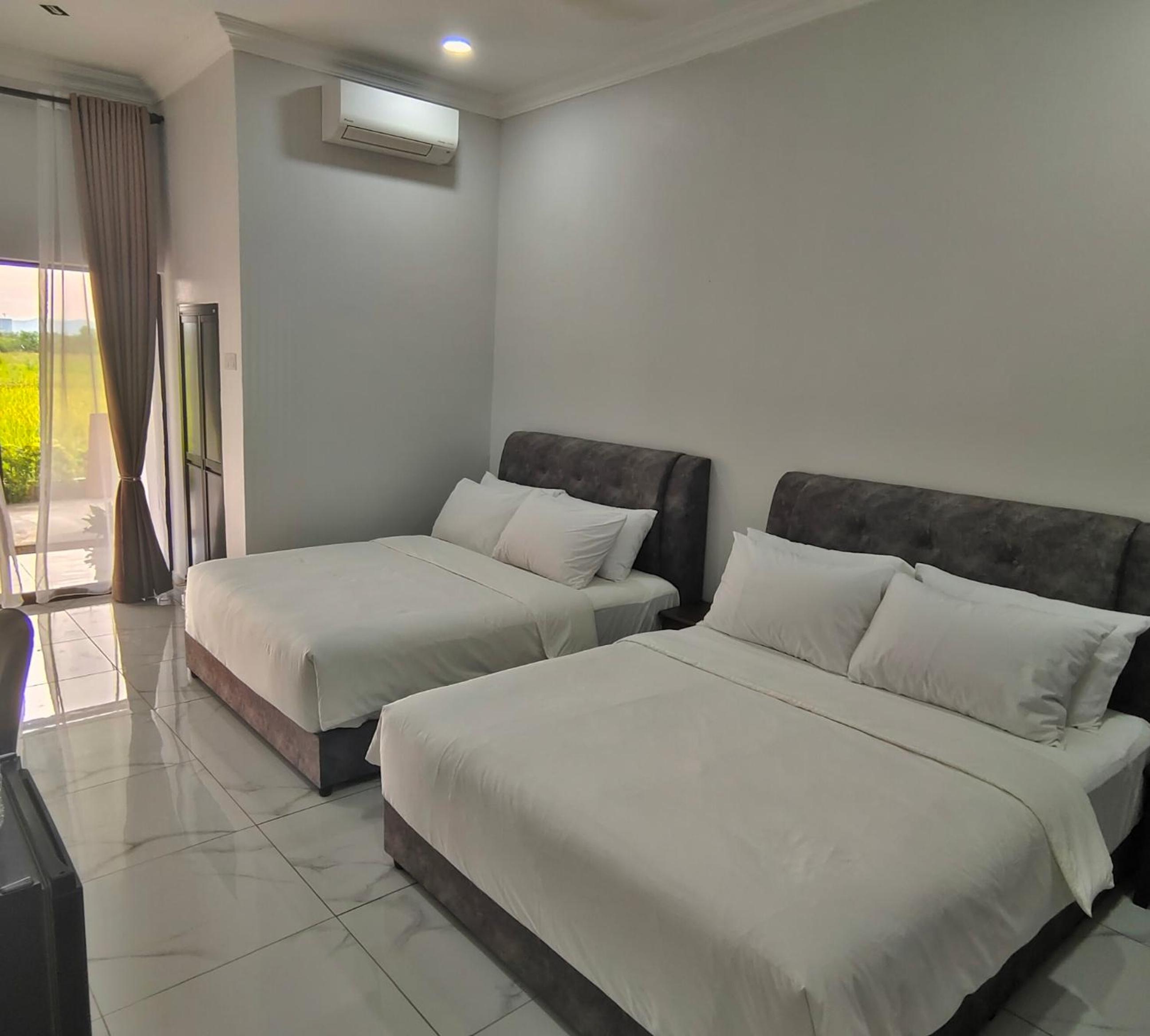 Deluxe Family Room