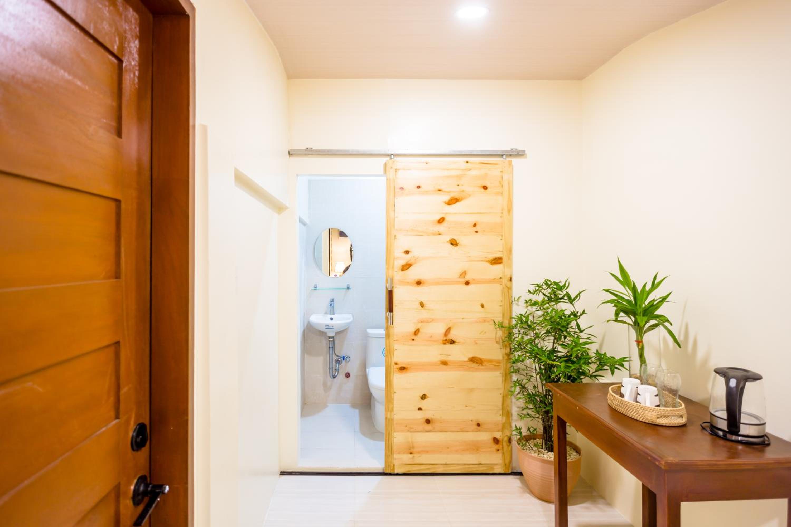Standard Double Room - Photo 4