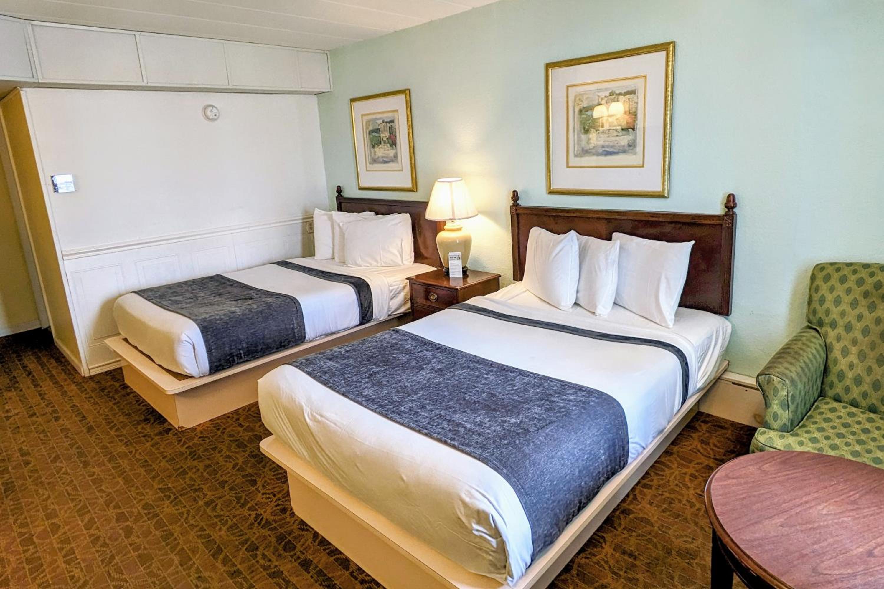 Standard Room with Two Full Beds photo 3