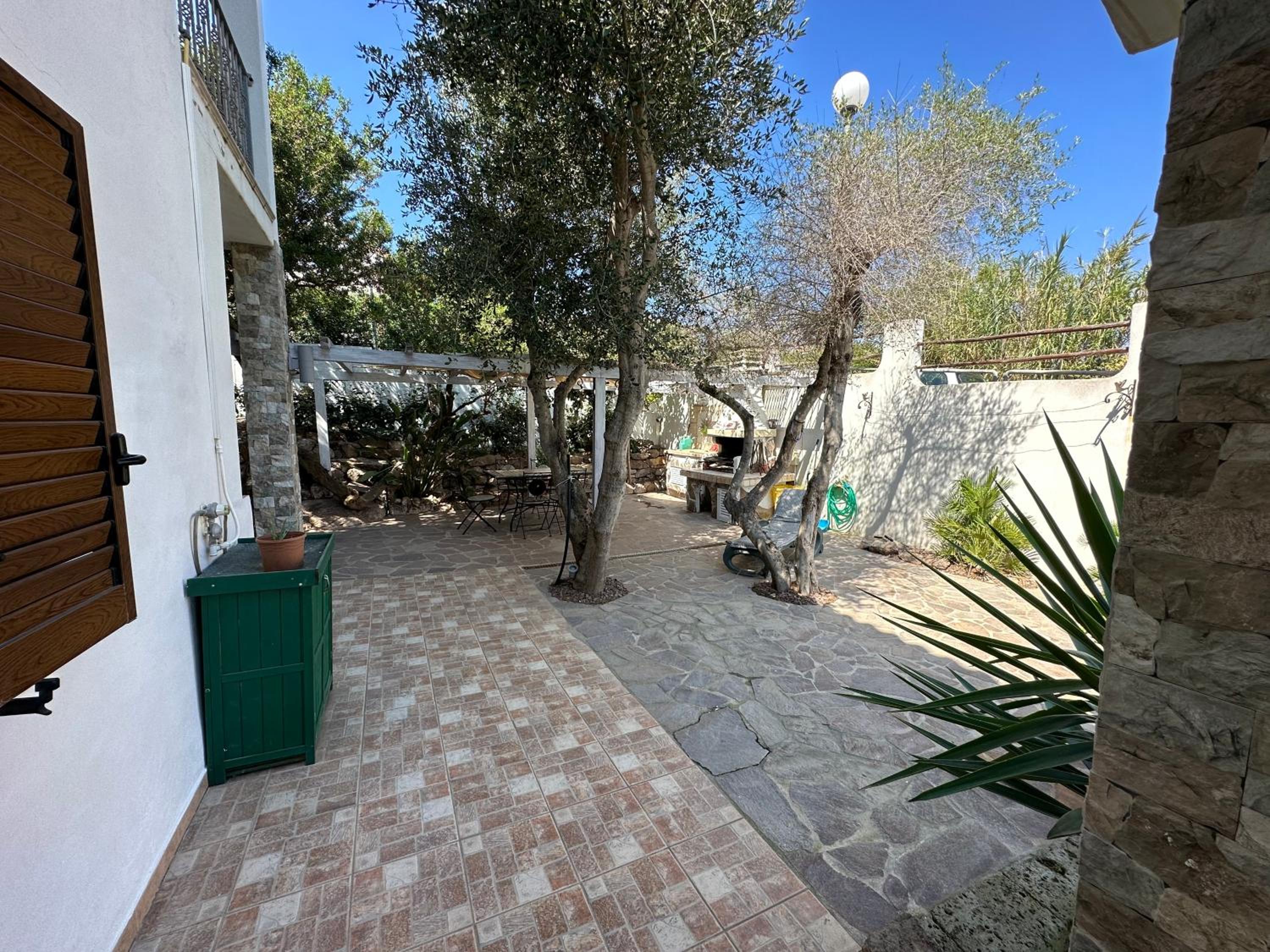 Three-Bedroom House photo 2