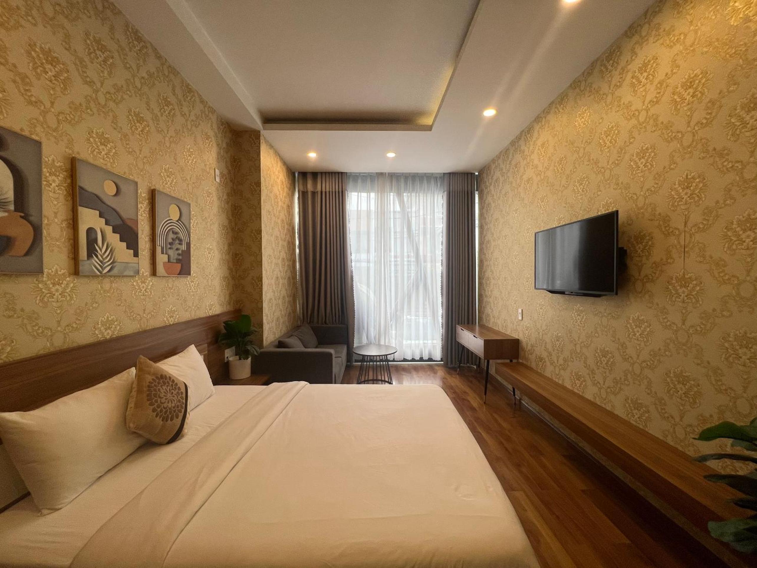 Deluxe King Room - Photo 1