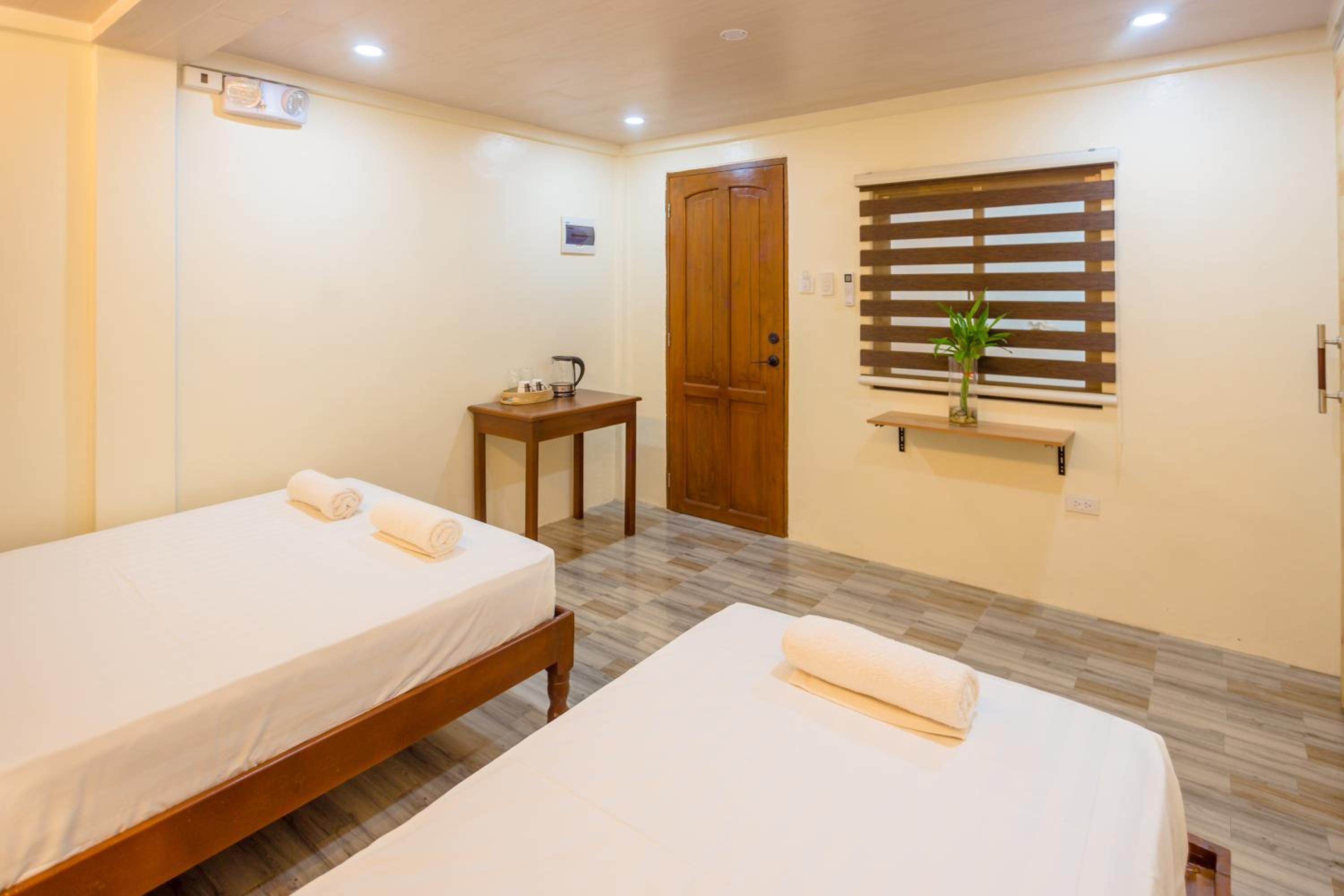 Deluxe Triple Room - Photo 9