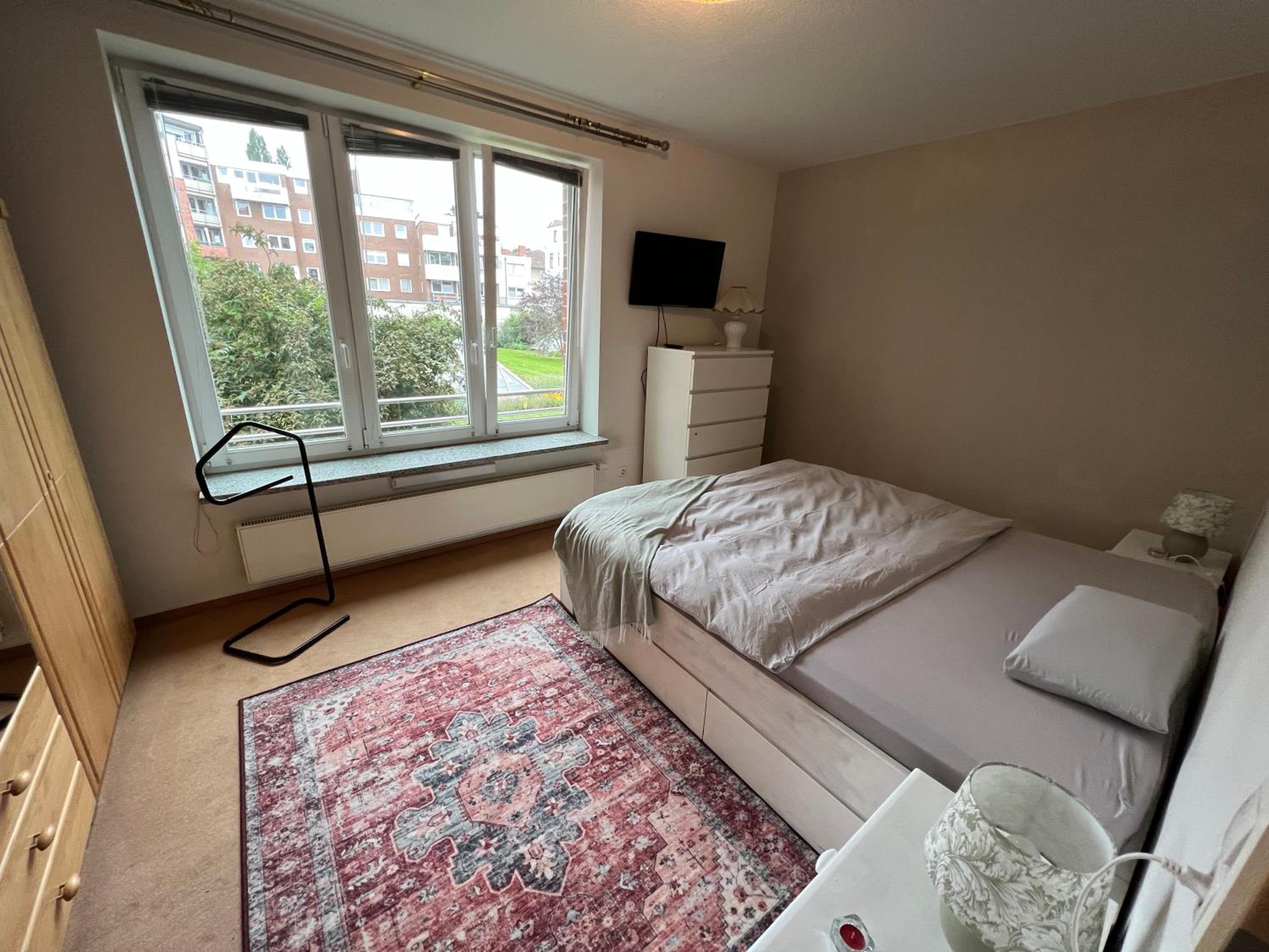 One-Bedroom Apartment photo 1