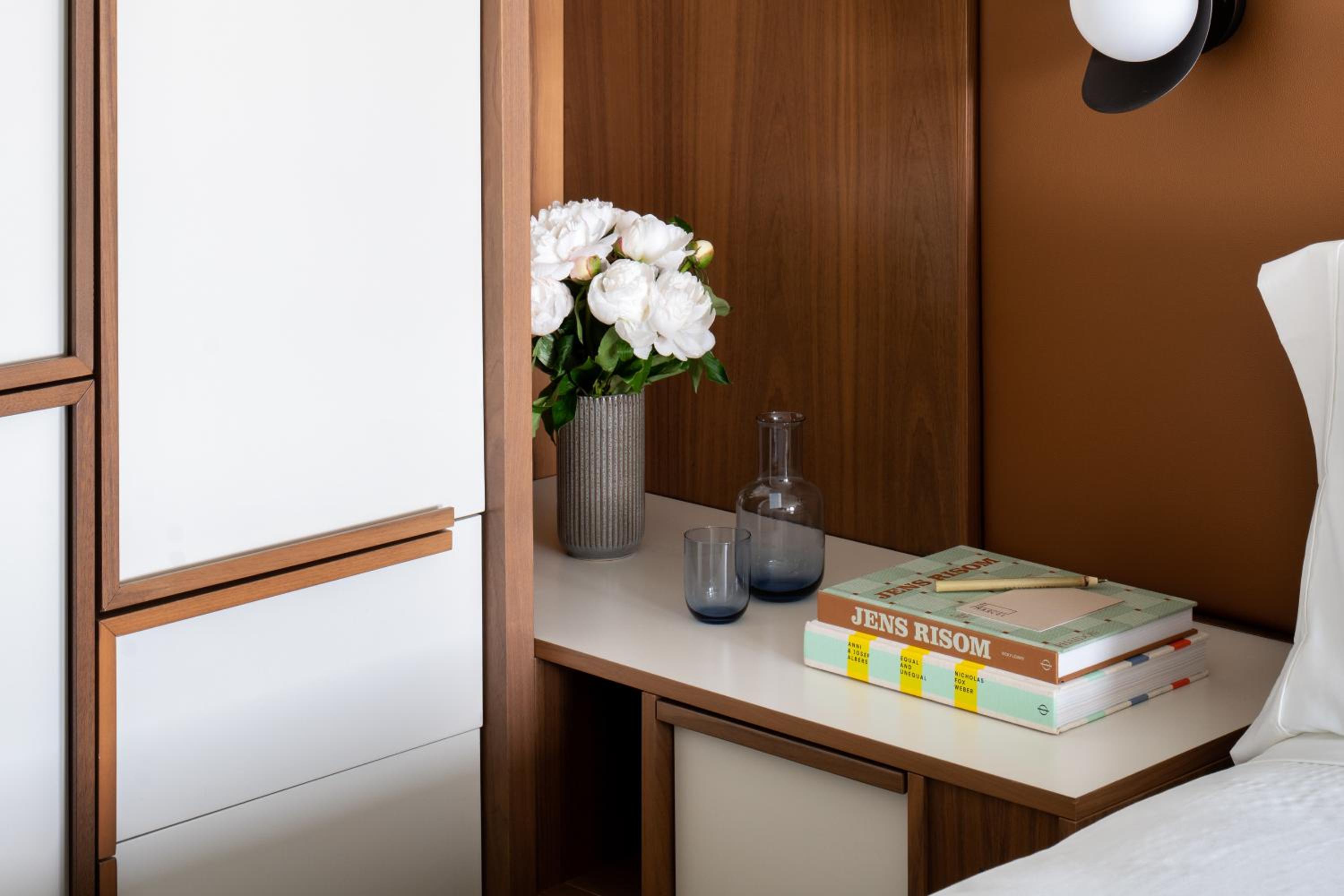 Standard King Room - Photo 6