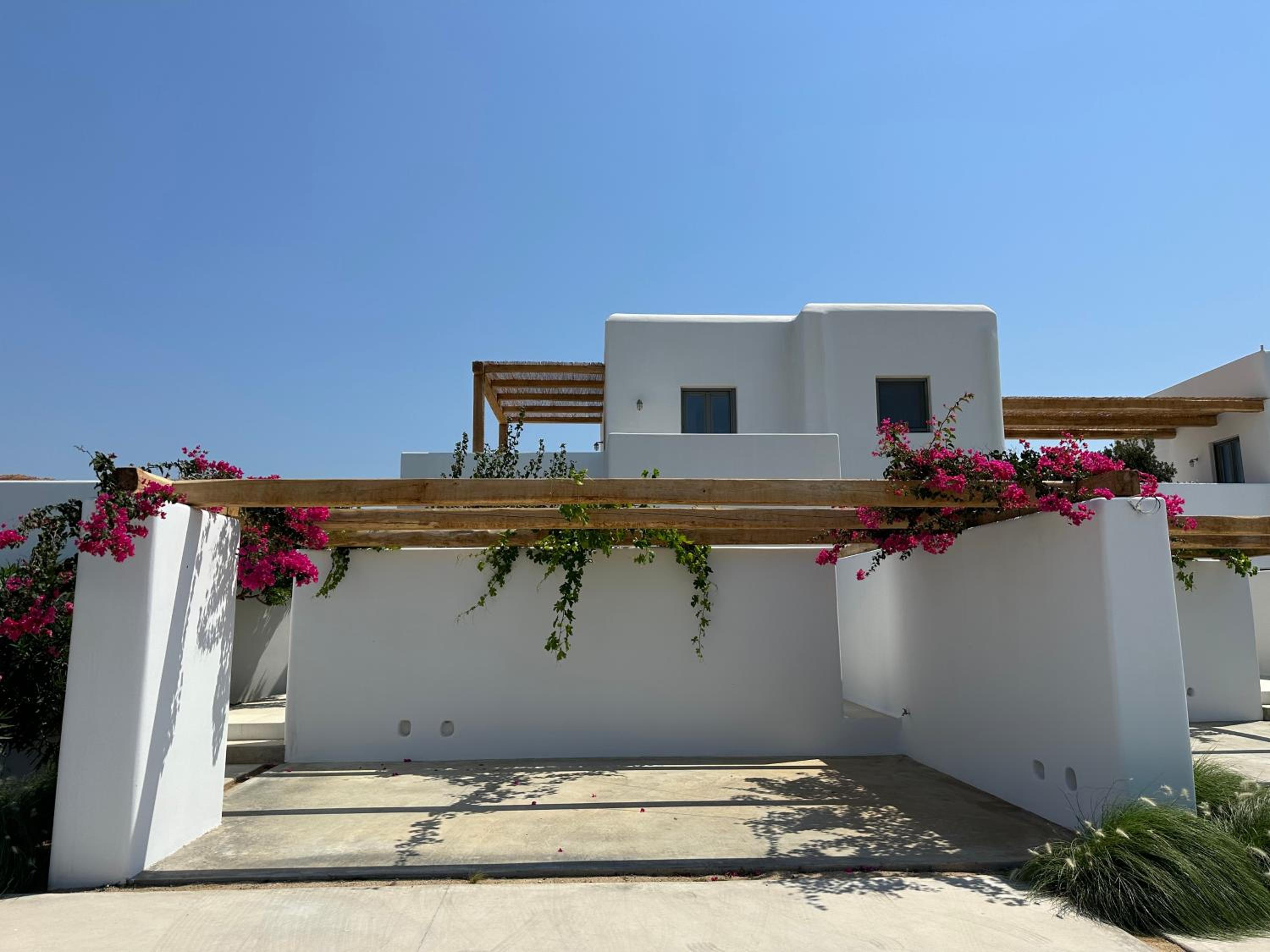 Villa with Private Pool - Photo 2