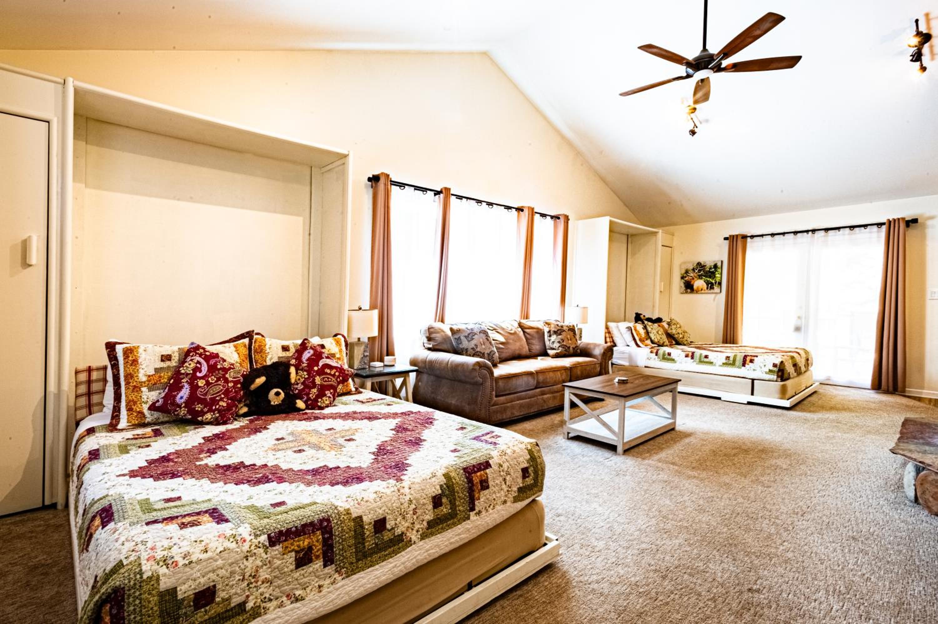 Deluxe Queen Suite - No Pets