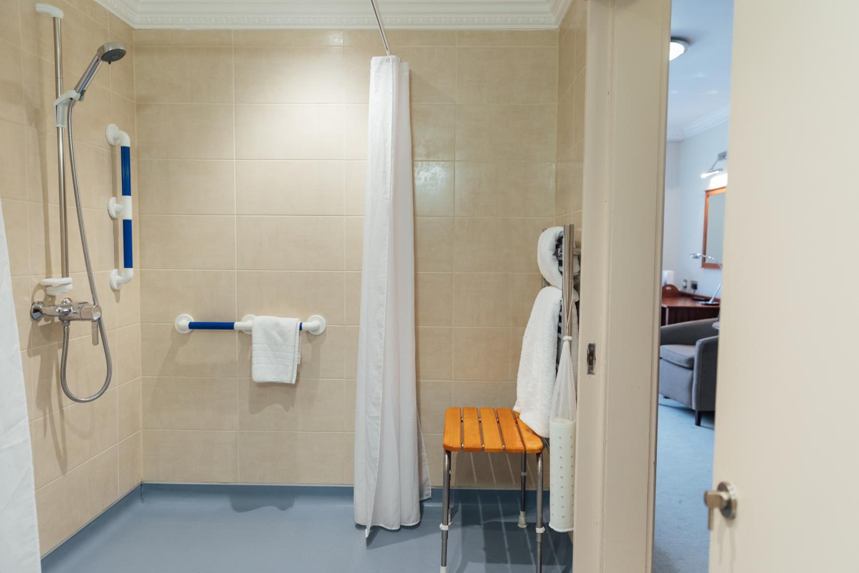Double Room - Disability Access photo 3