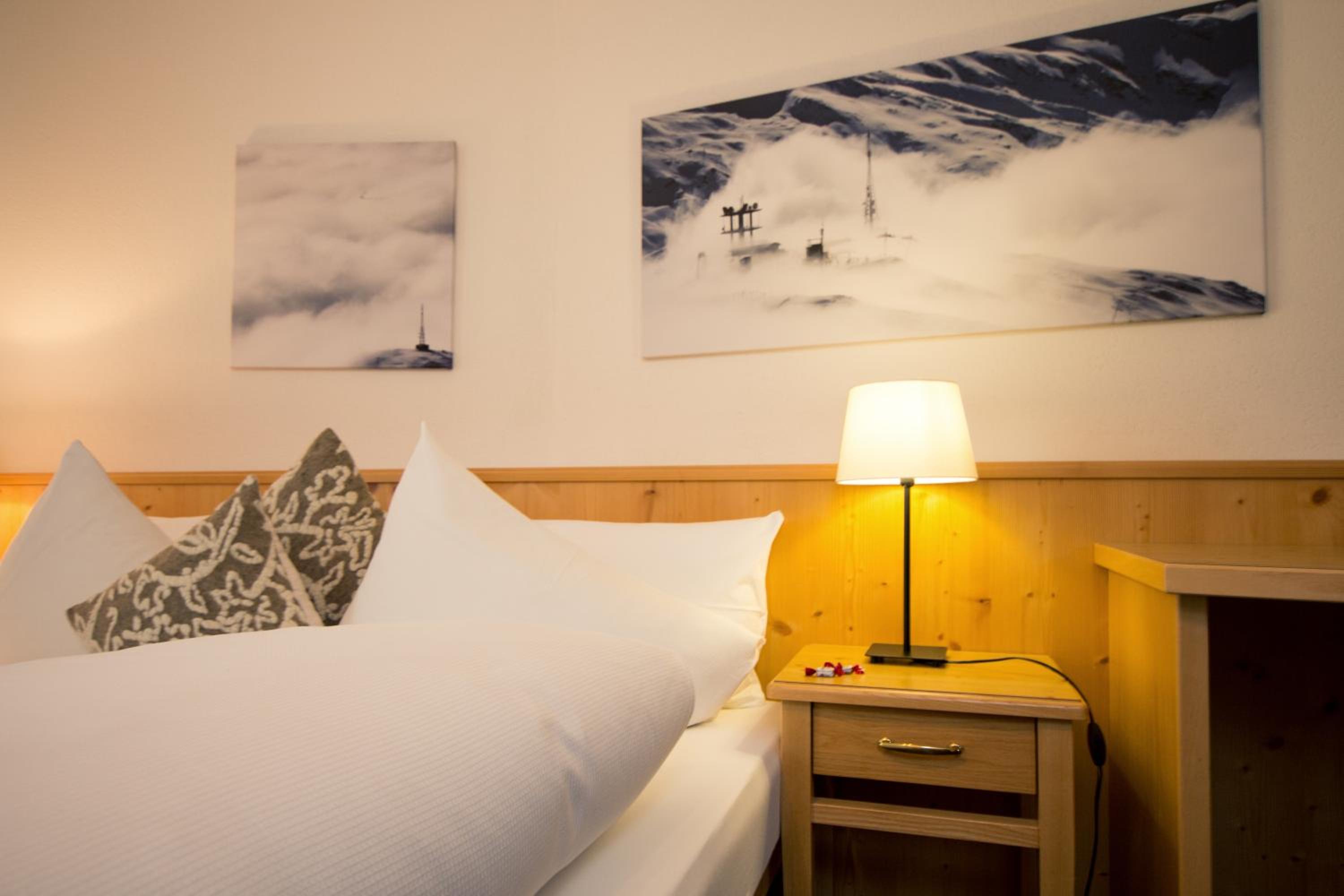 Standard Double or Twin Room photo 3
