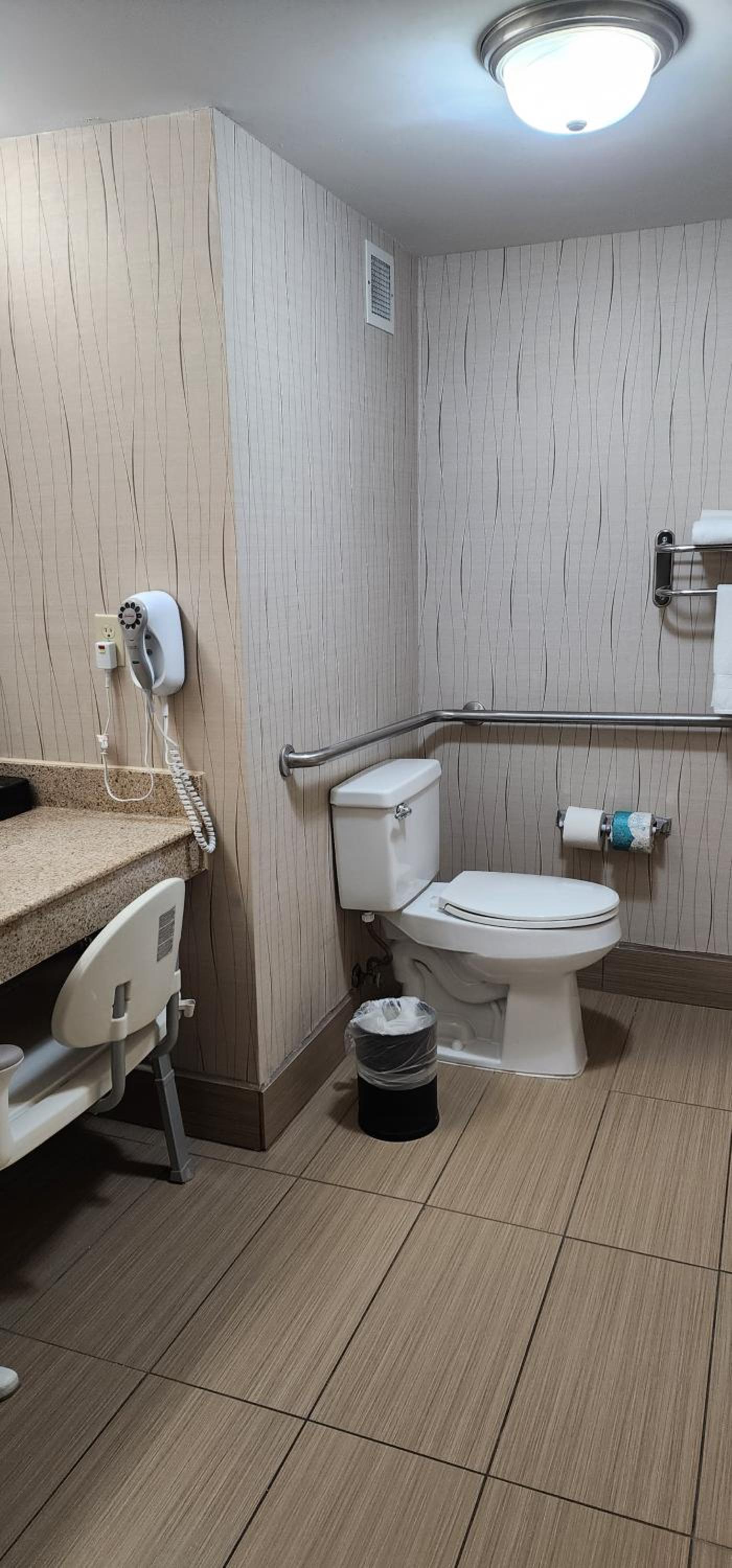 King Room with Roll-in Shower - Mobility Access/Non-Smoking photo 2