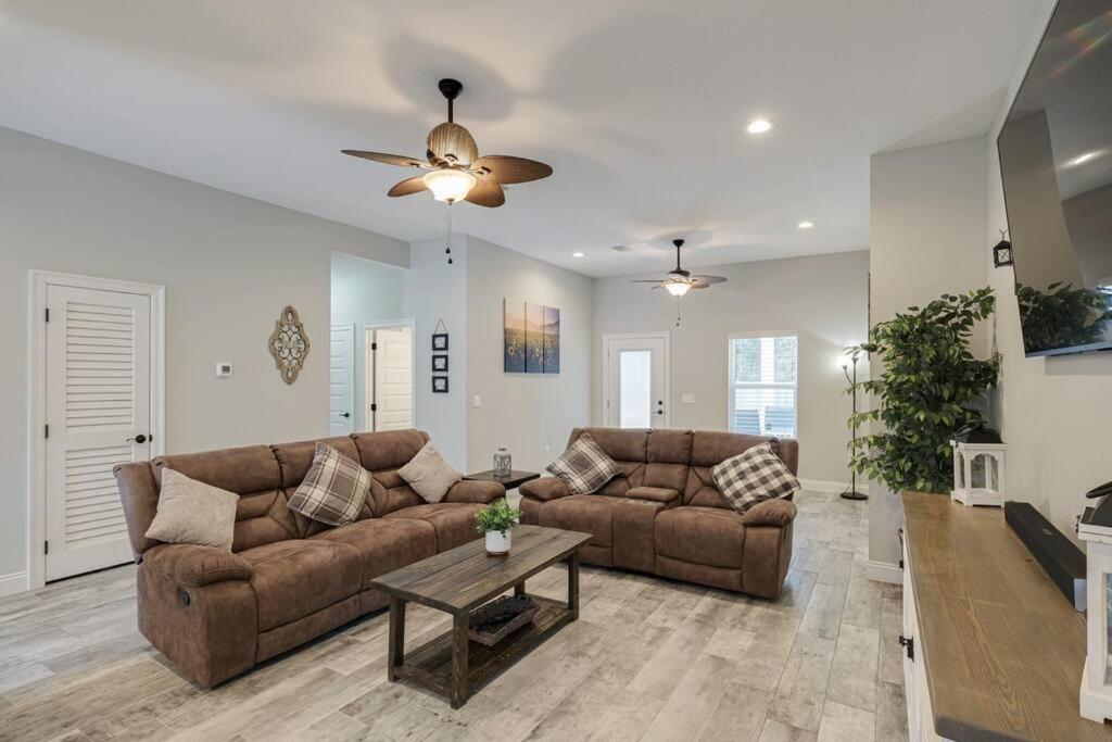 Three-Bedroom House photo 1