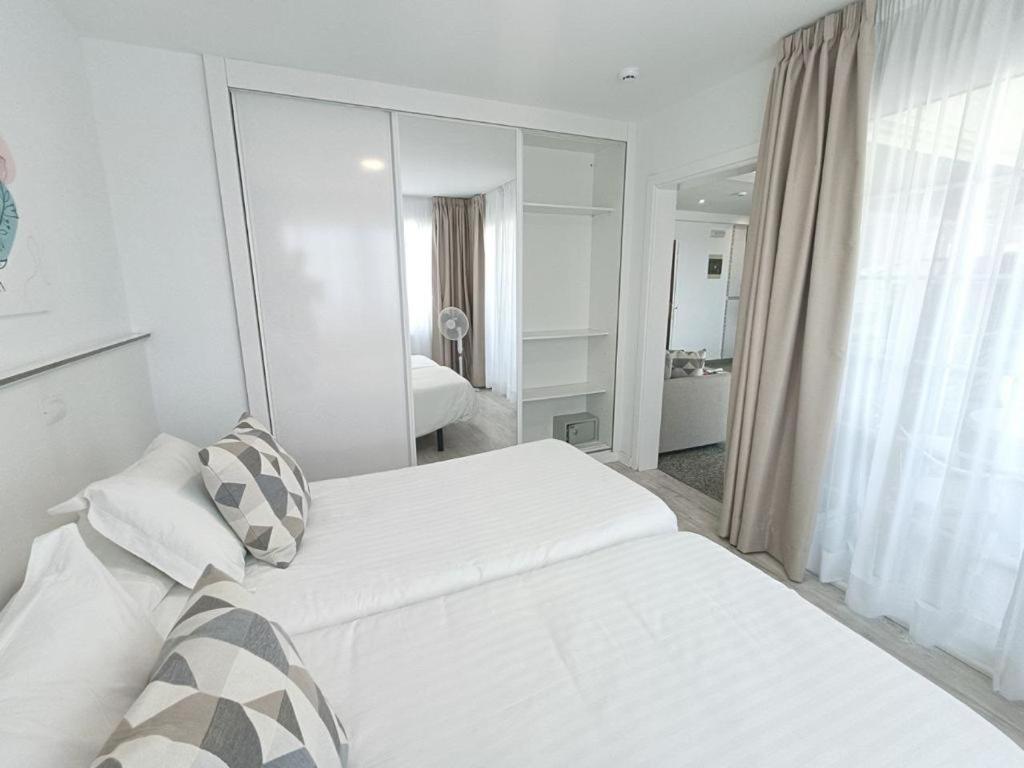 Deluxe One-Bedroom Apartment photo 2