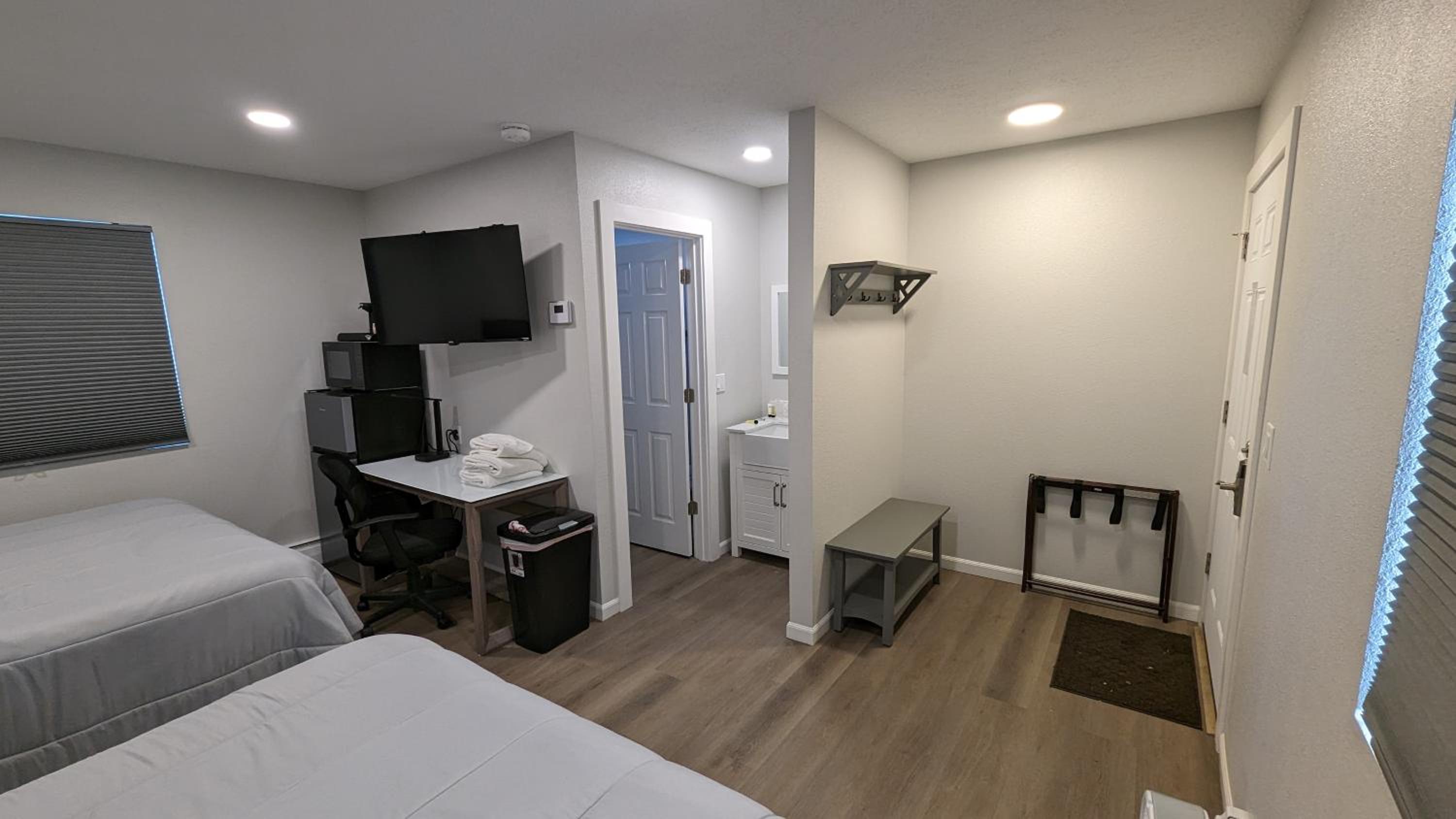 Double Deluxe Room - Photo 5