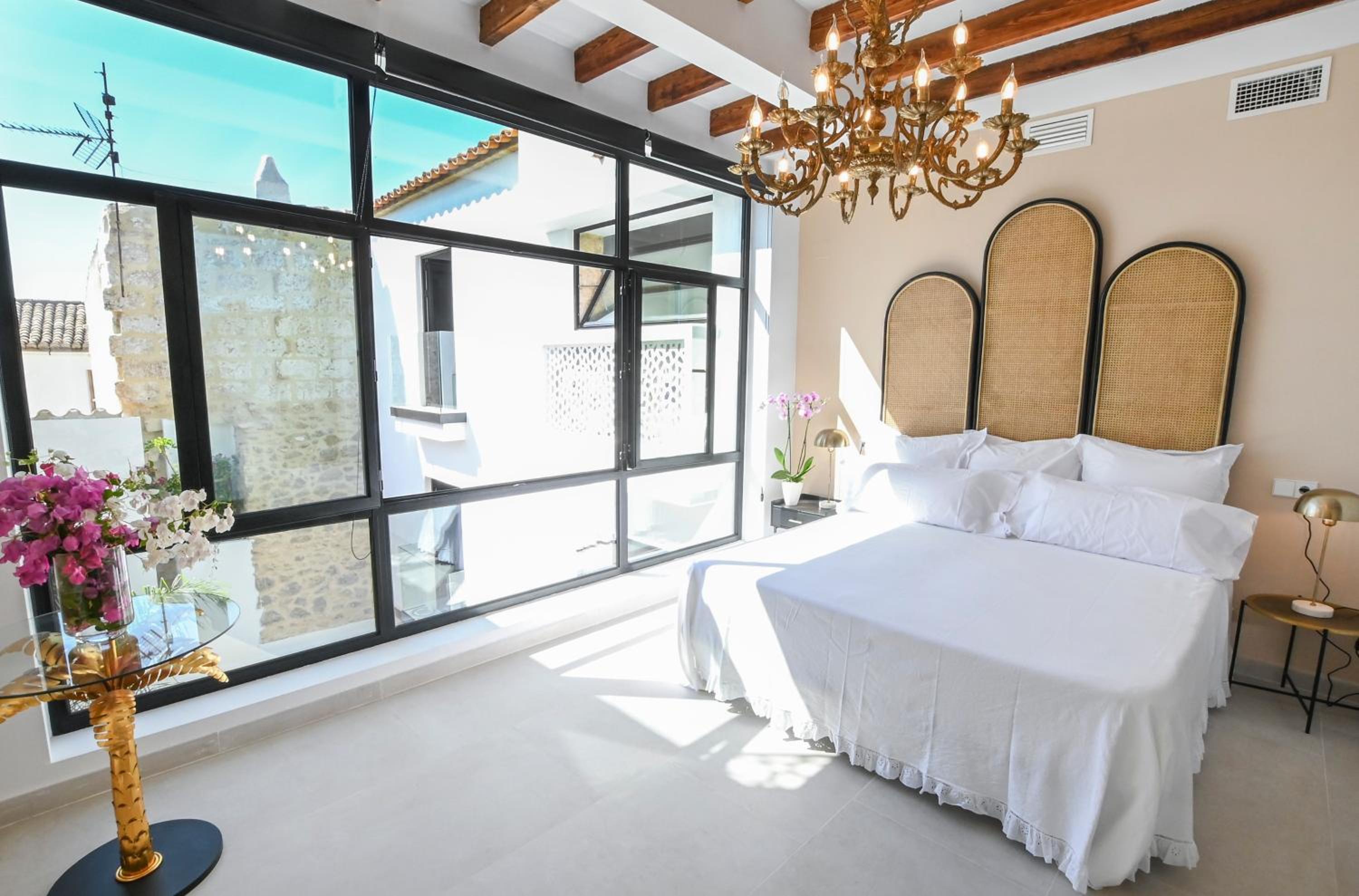 Deluxe Room - Photo 1