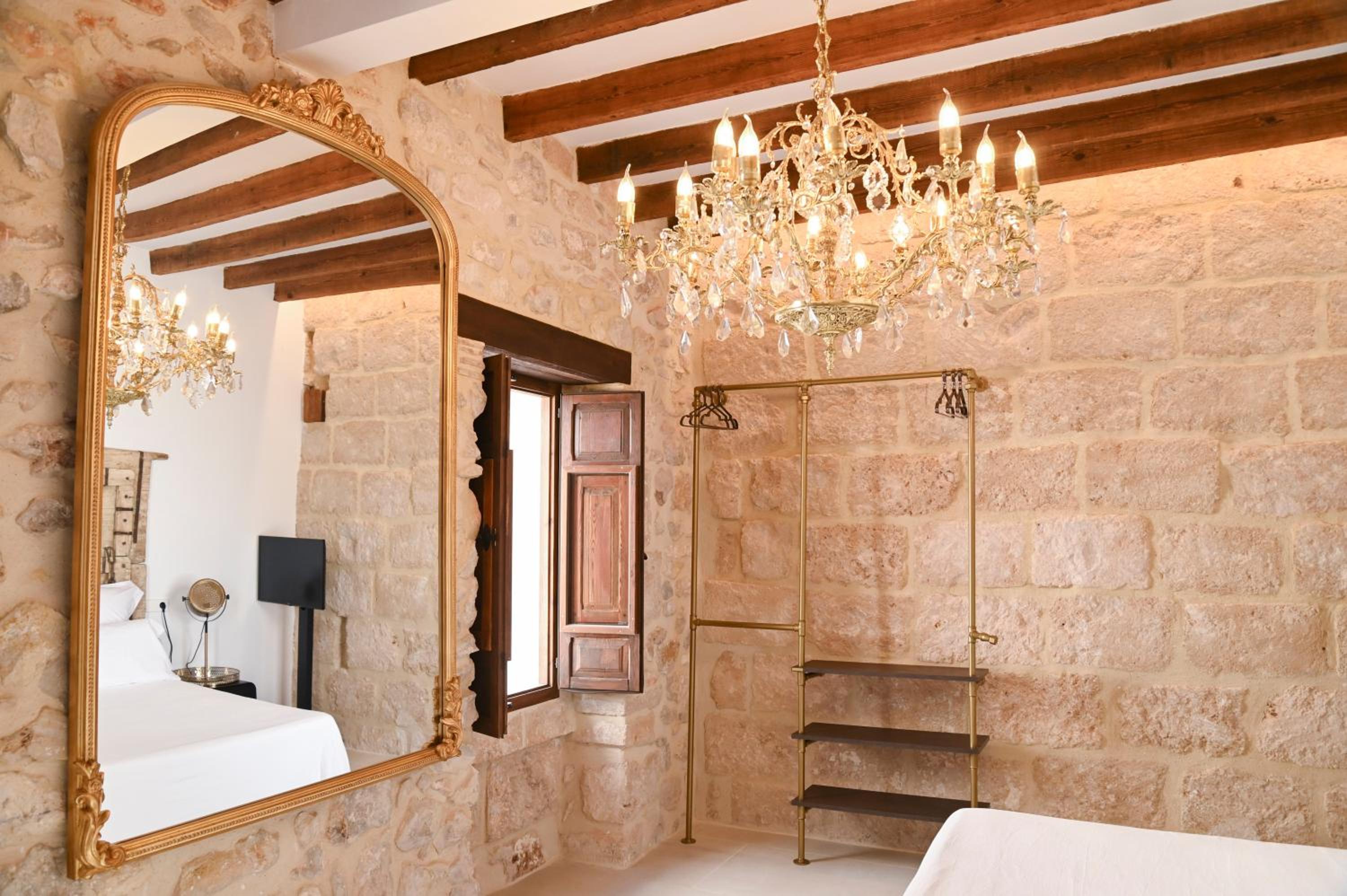 Deluxe Room - Photo 5