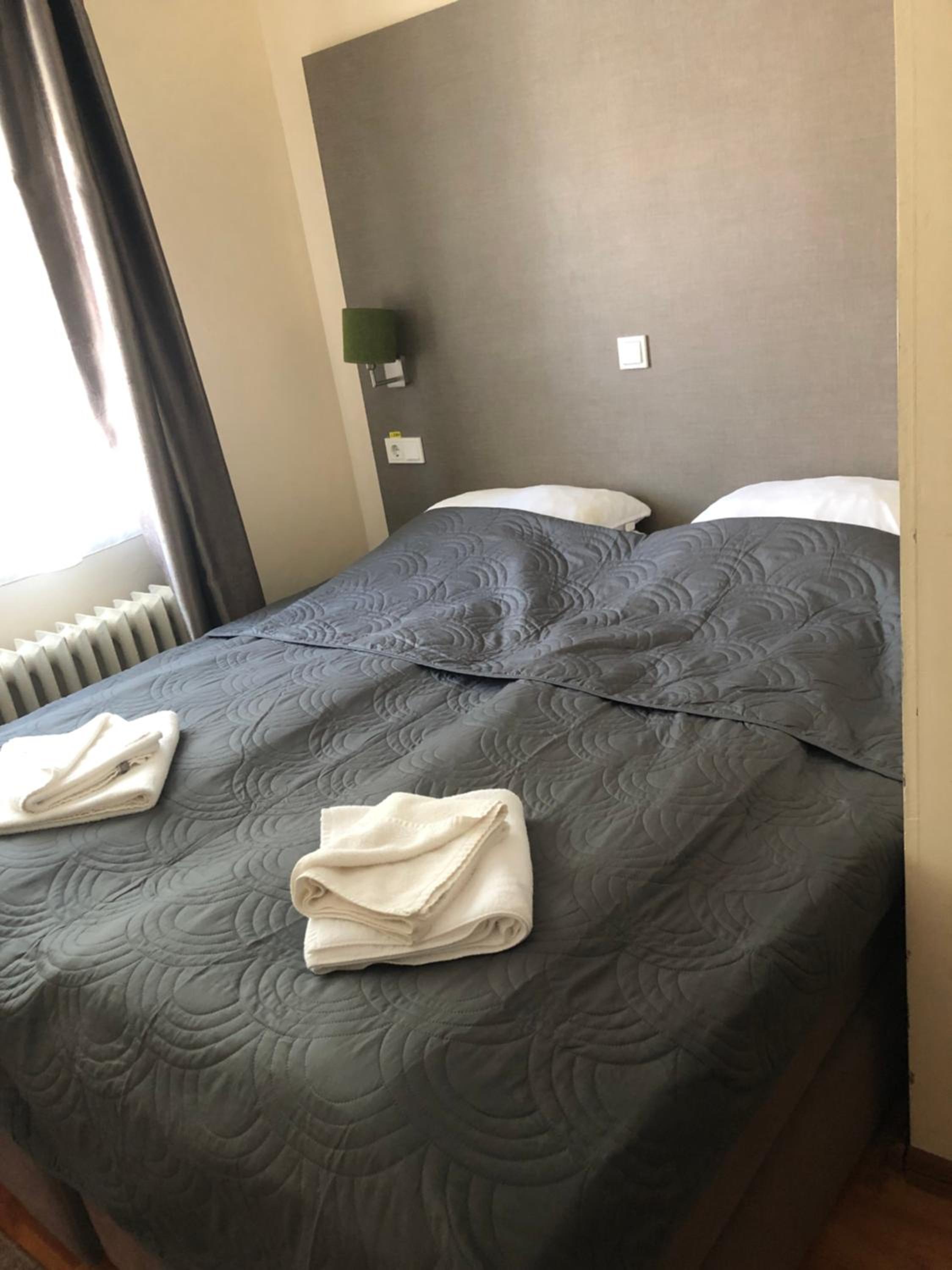 Single Room with Bathroom photo 1