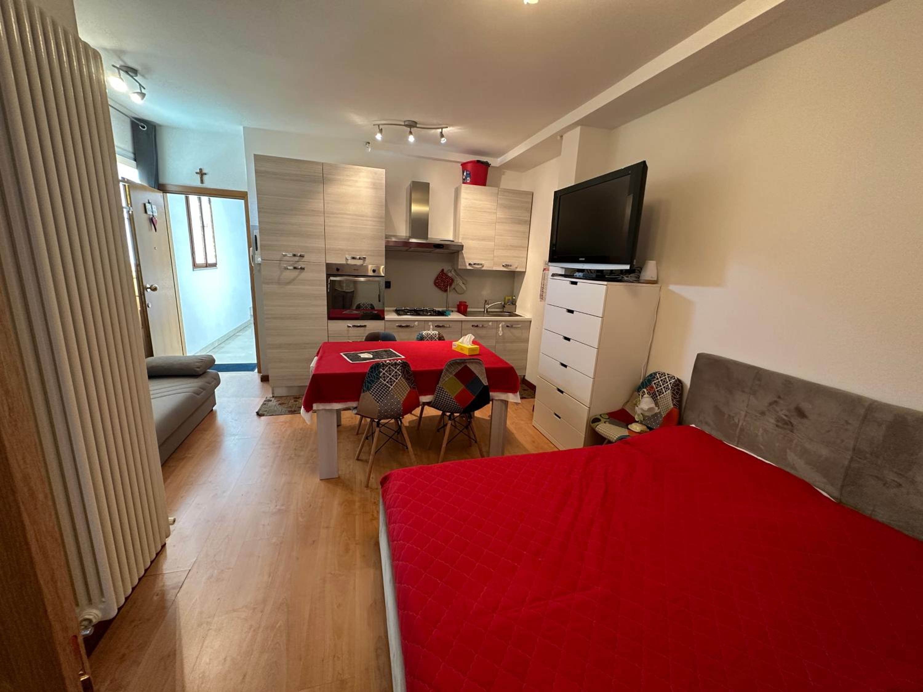 One-Bedroom Apartment photo 1