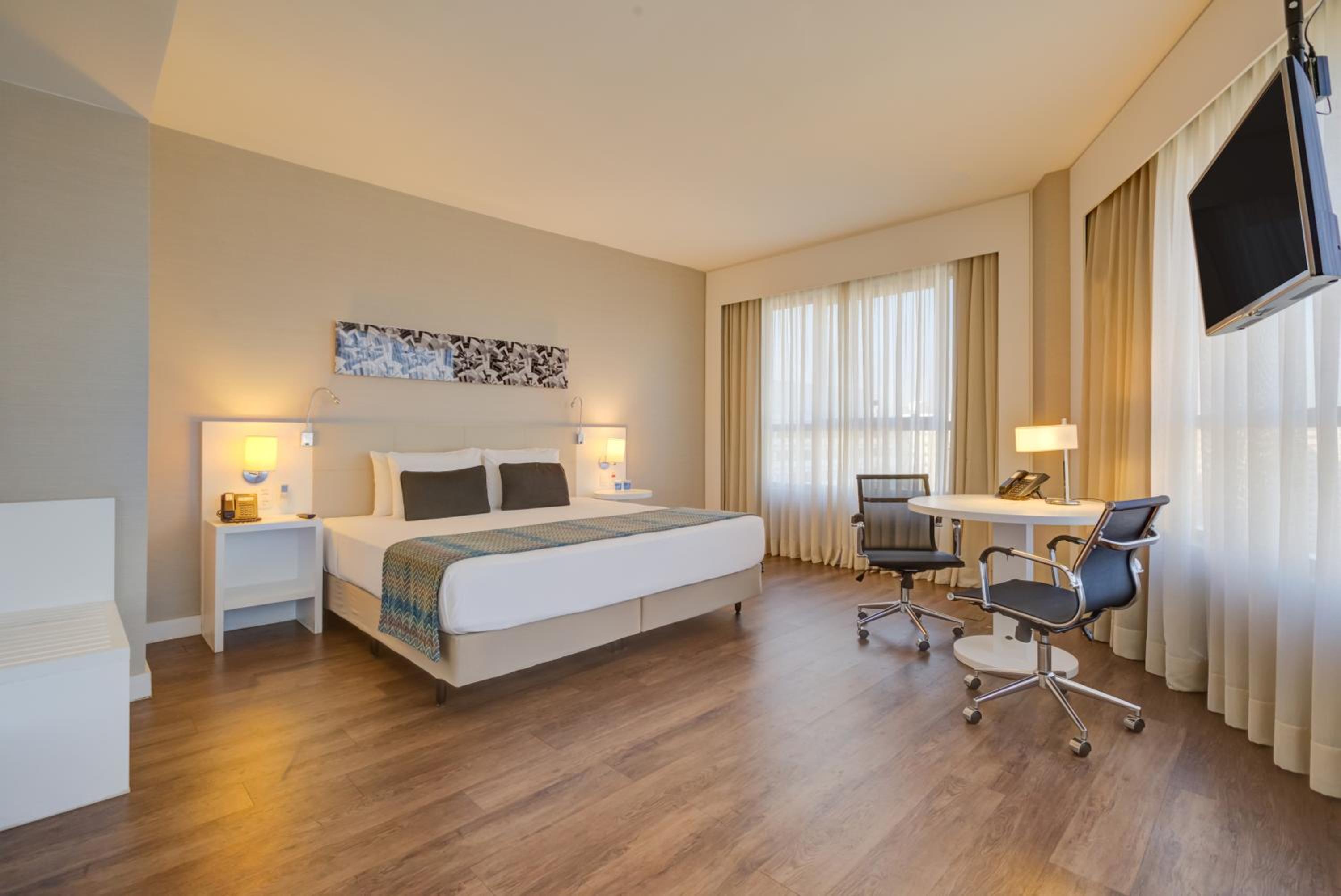 Deluxe King Room photo 2