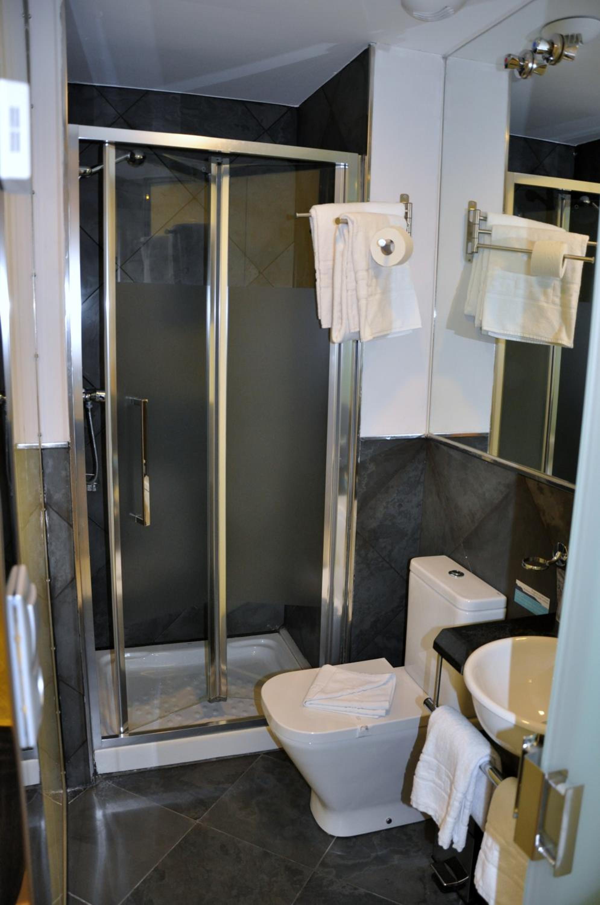 Budget Double Room photo 2