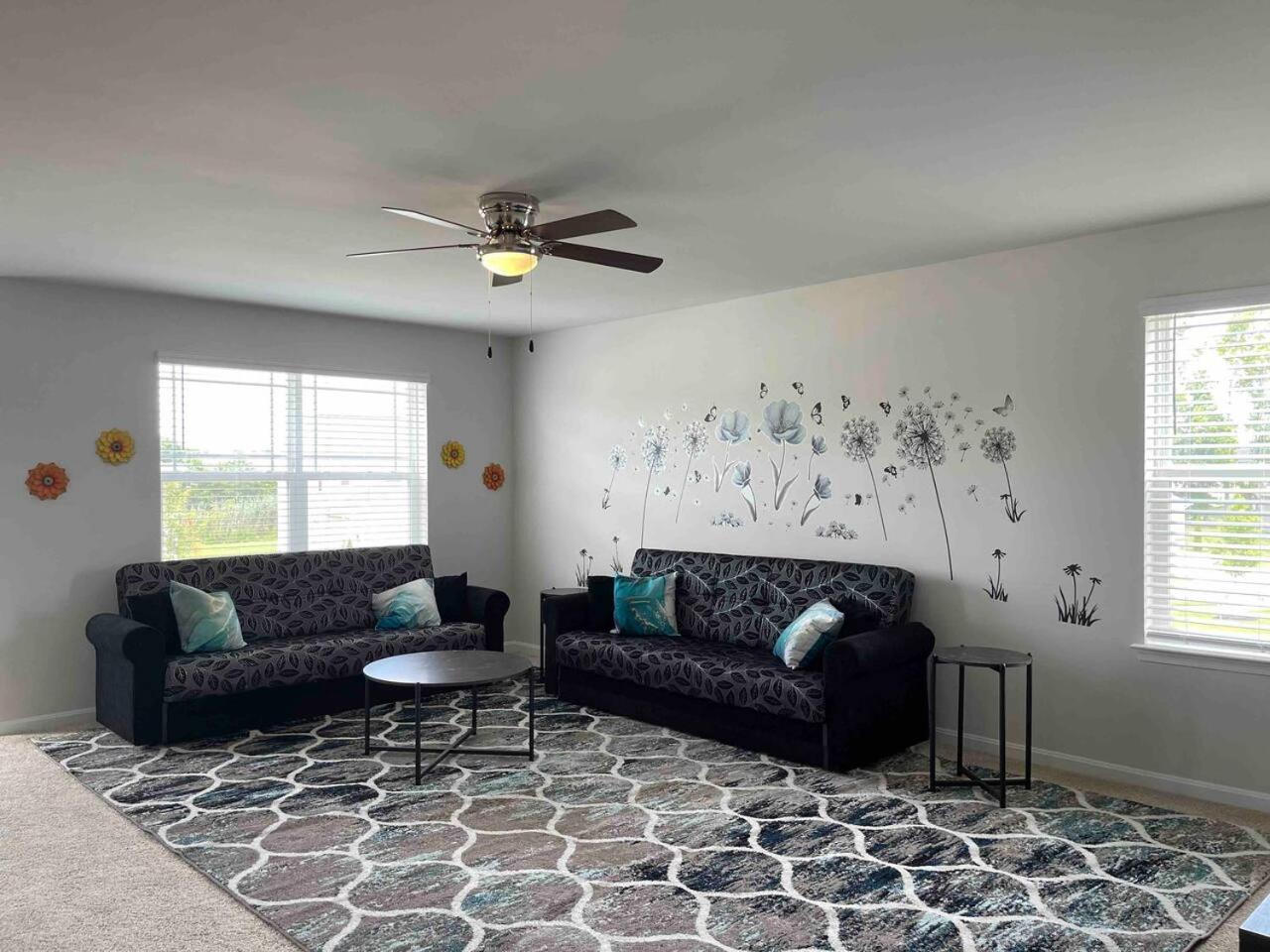 Five-Bedroom House photo 1