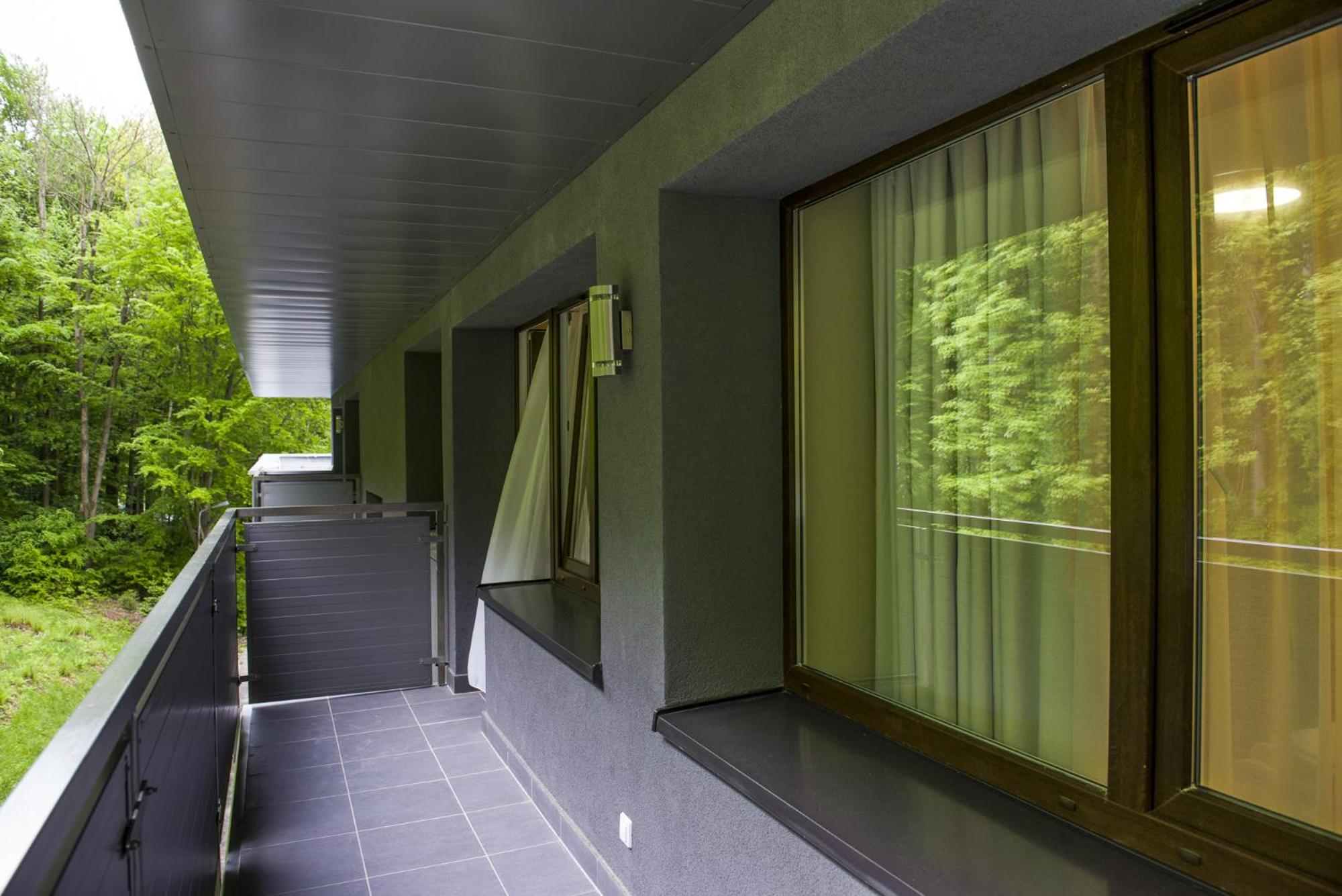 Twin Room with Balcony - Photo 2