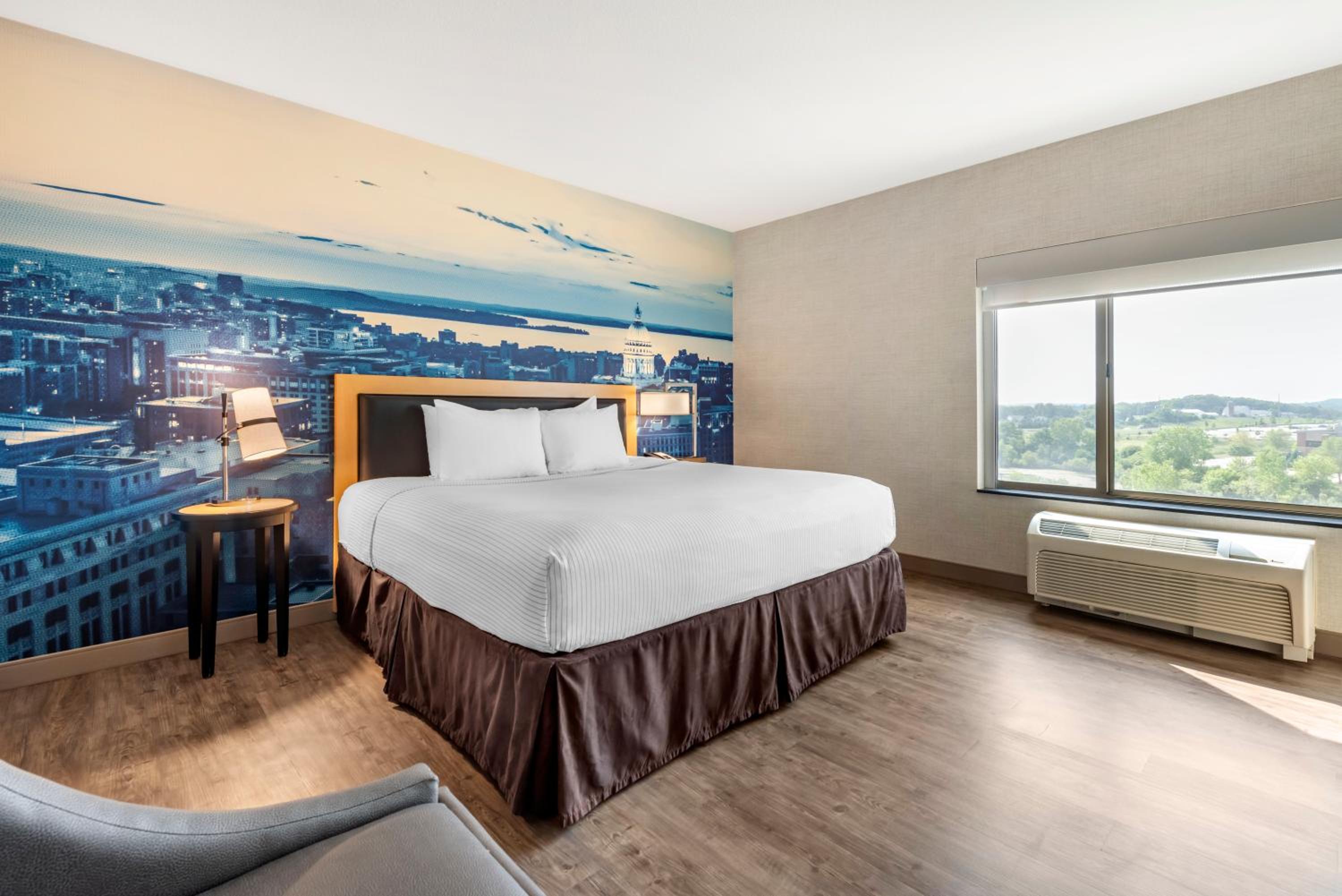 King Suite Upgrade - Accessible/Non-Smoking - Photo 1