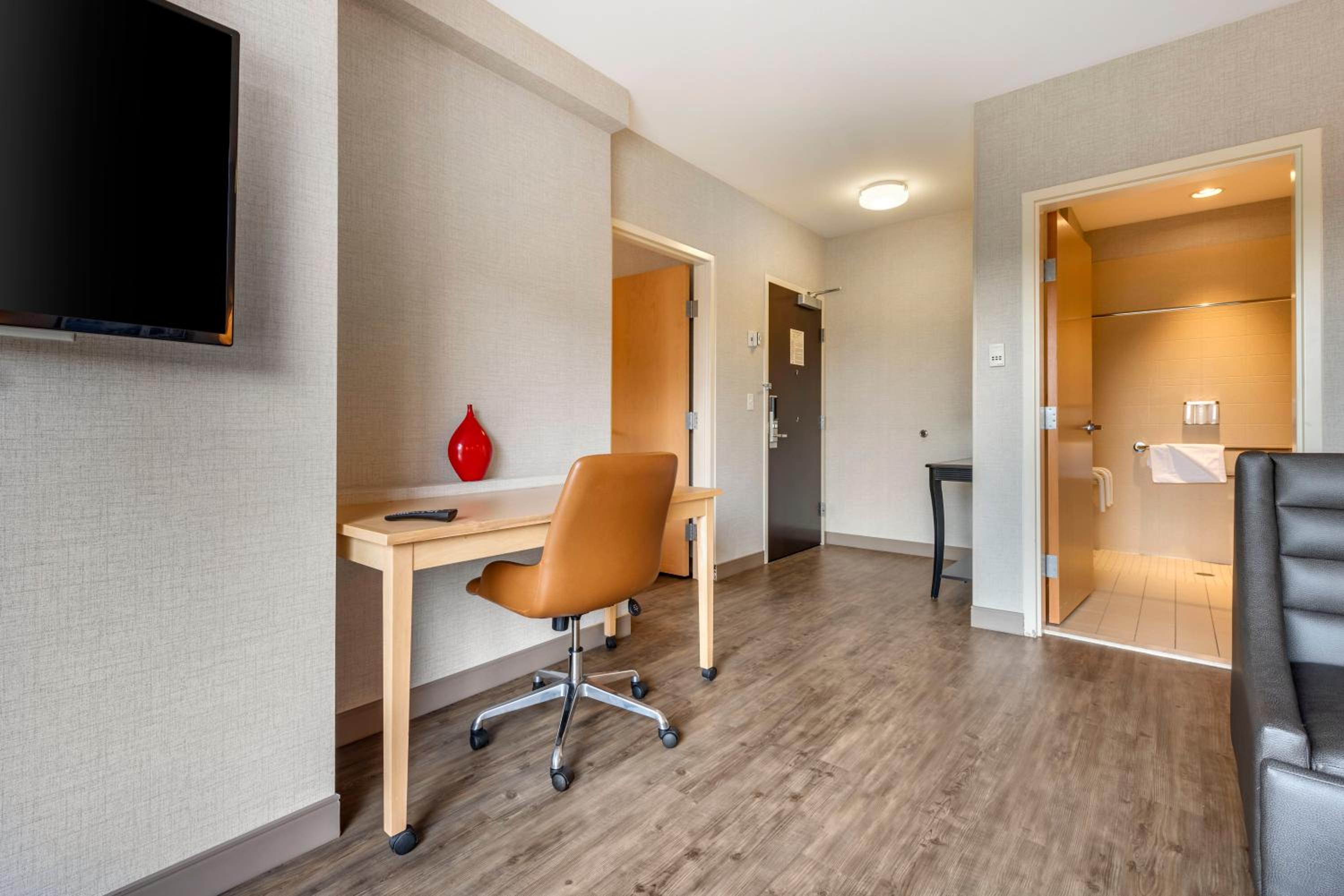 King Suite Upgrade - Accessible/Non-Smoking - Photo 3