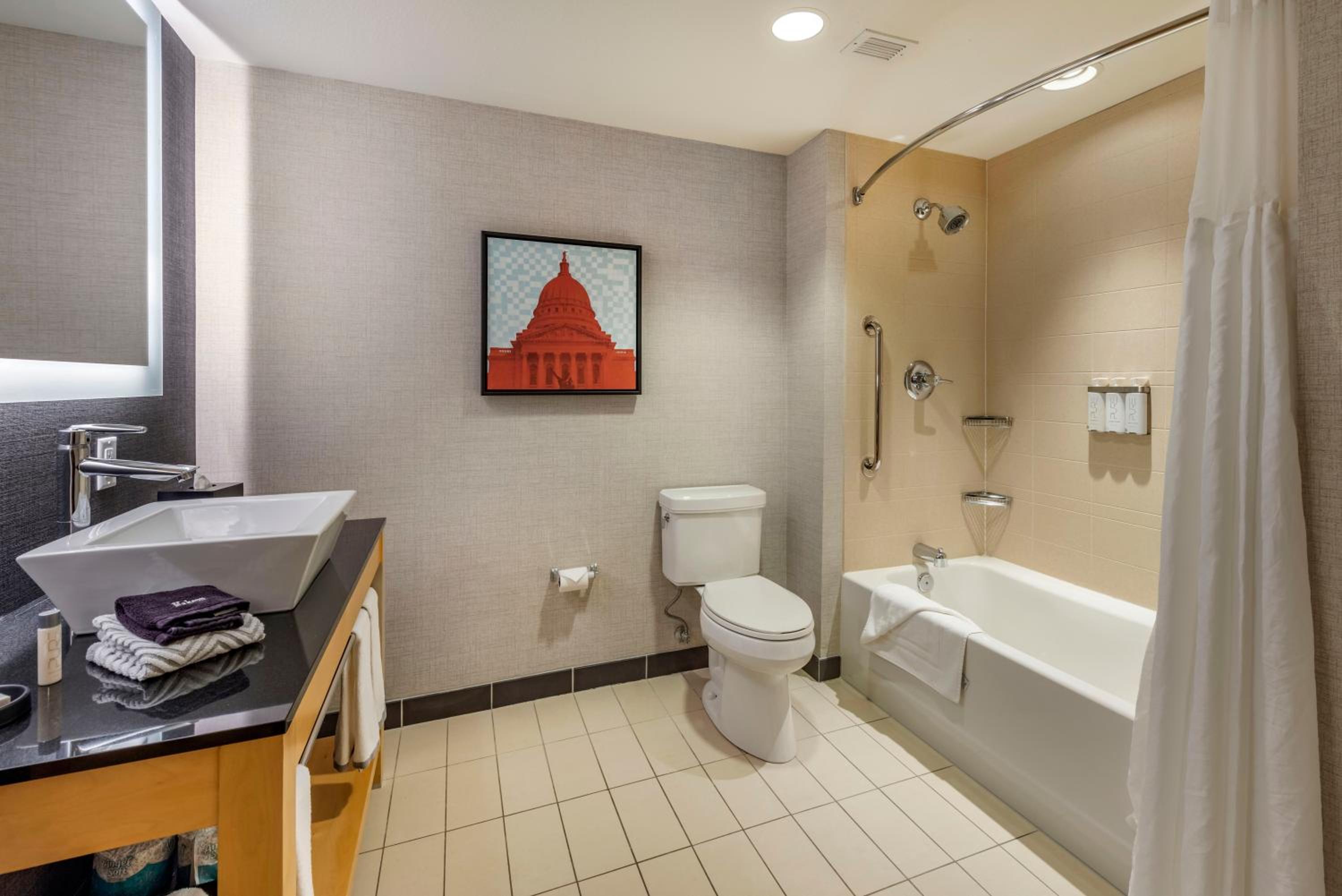 Suite with Two Queen Beds - Accessible/Non-Smoking - Photo 6