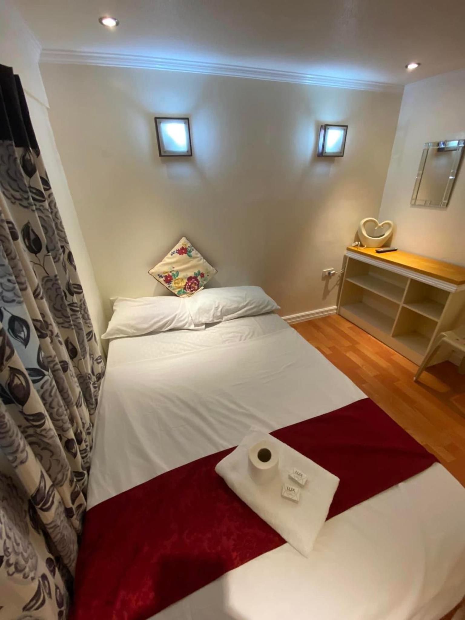 Budget Double Room photo 2