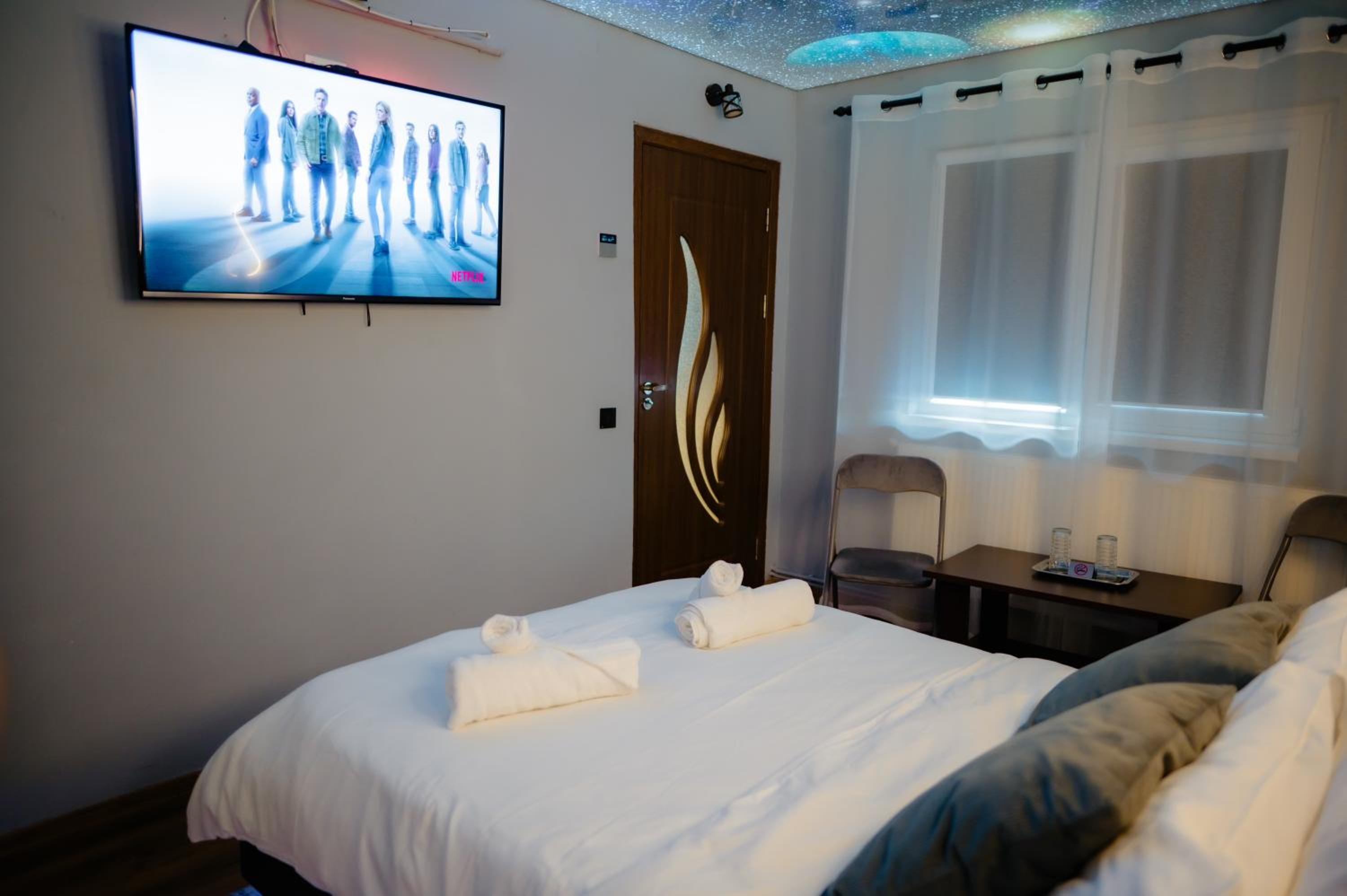 One-Bedroom Apartment - Photo 12