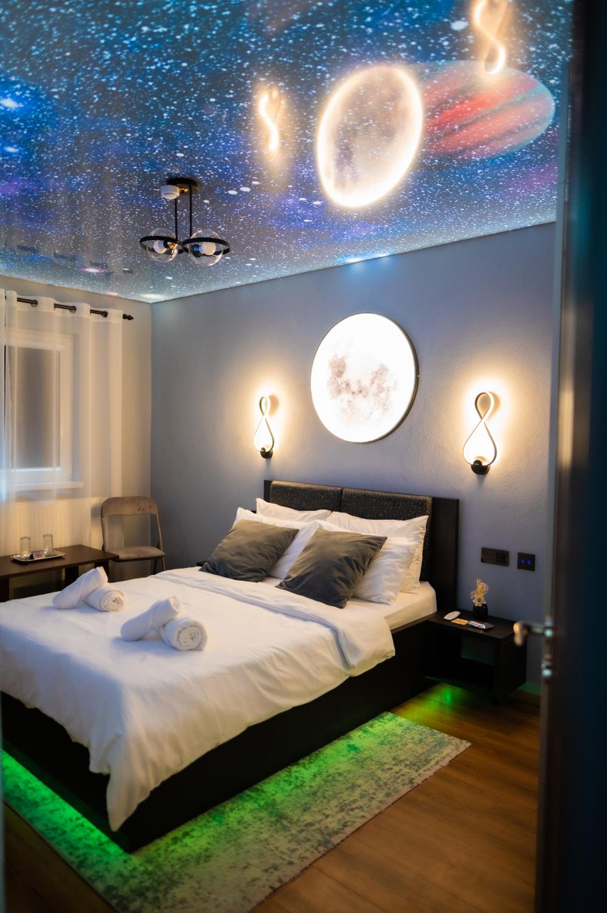 One-Bedroom Apartment - Photo 1
