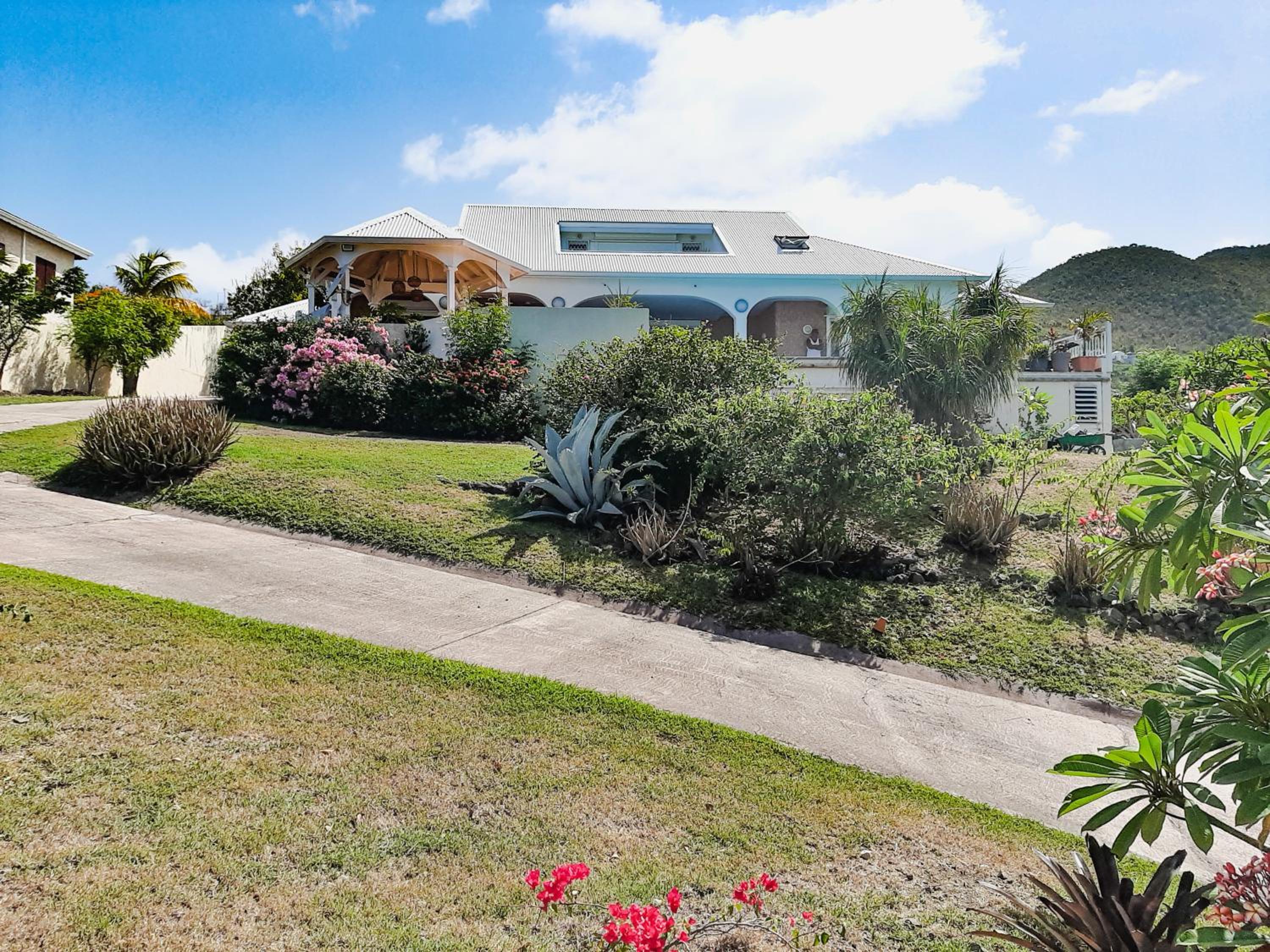 Three-Bedroom Villa photo 3