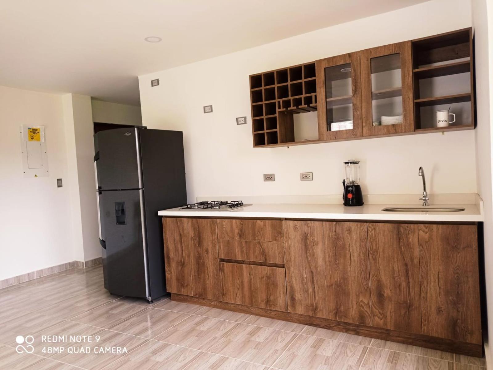 Six-Bedroom House photo 2