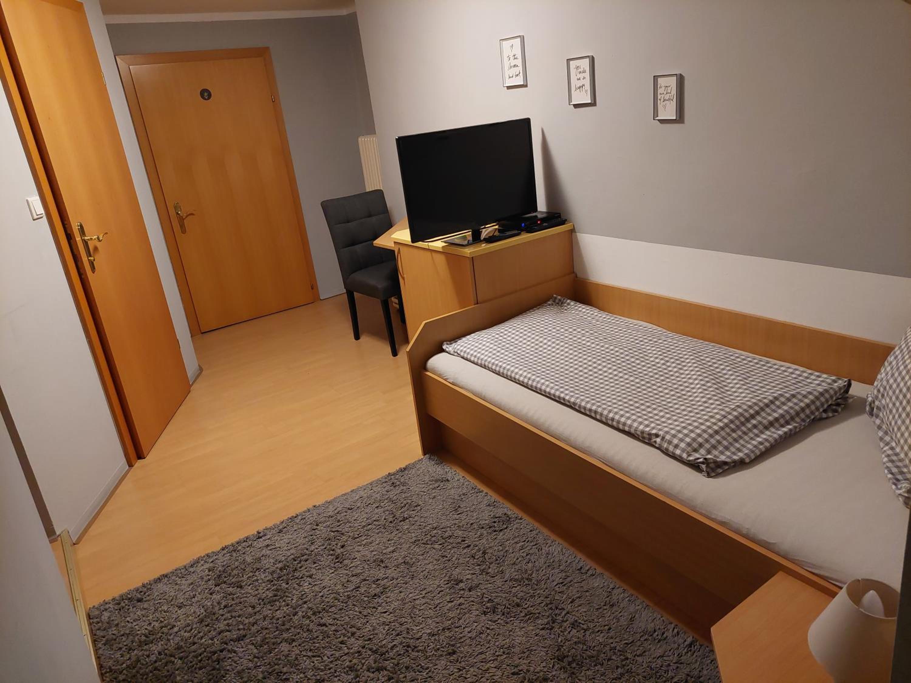 Single Room with Private Bathroom photo 3