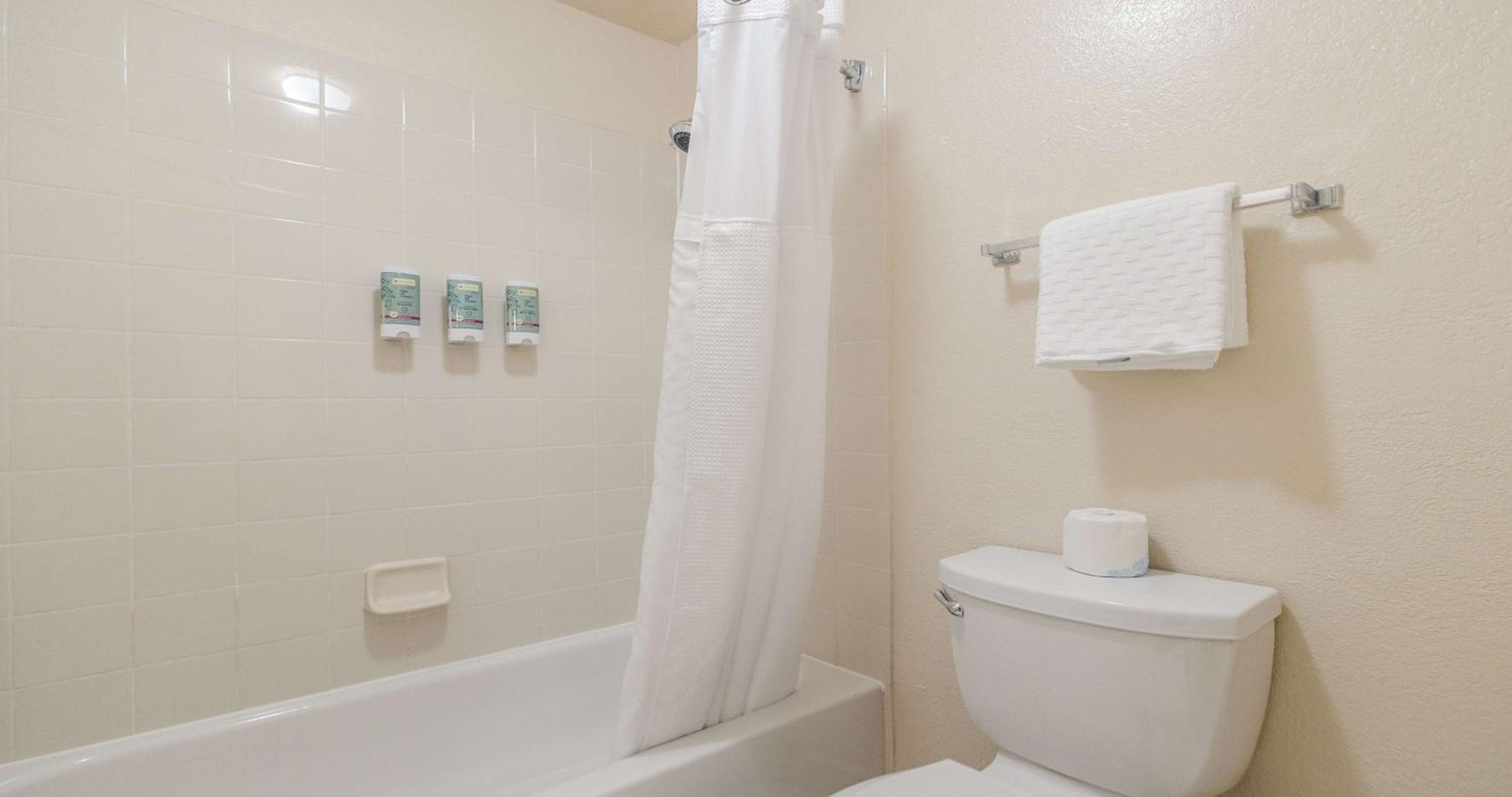 King Room - Non-Smoking - Photo 8