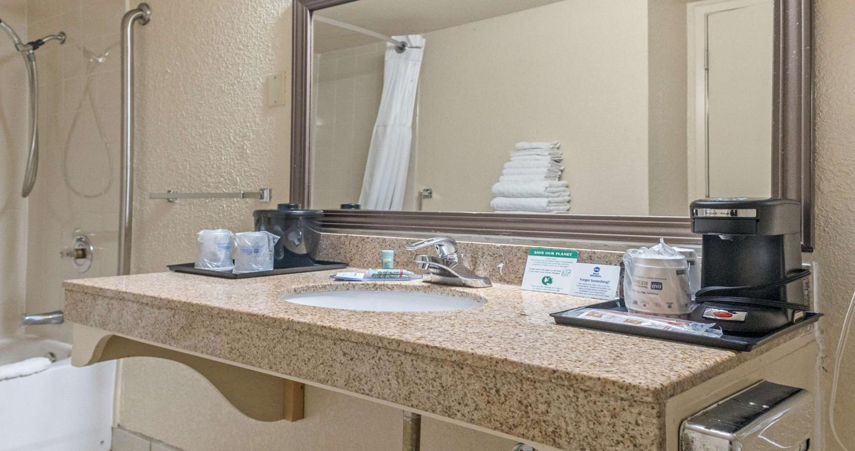 King Room - Disability Access - Photo 10