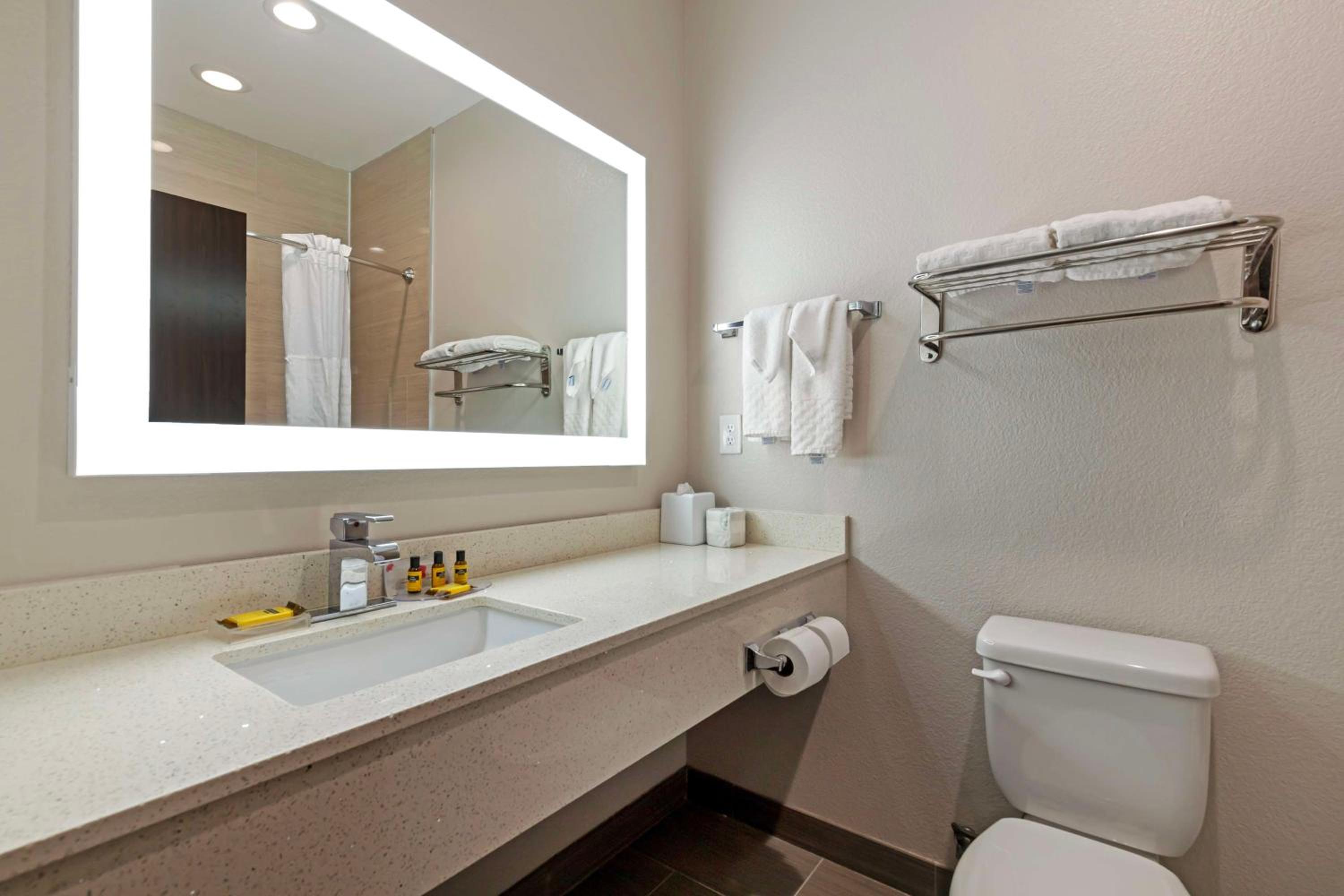 King Rom with Kitchenette