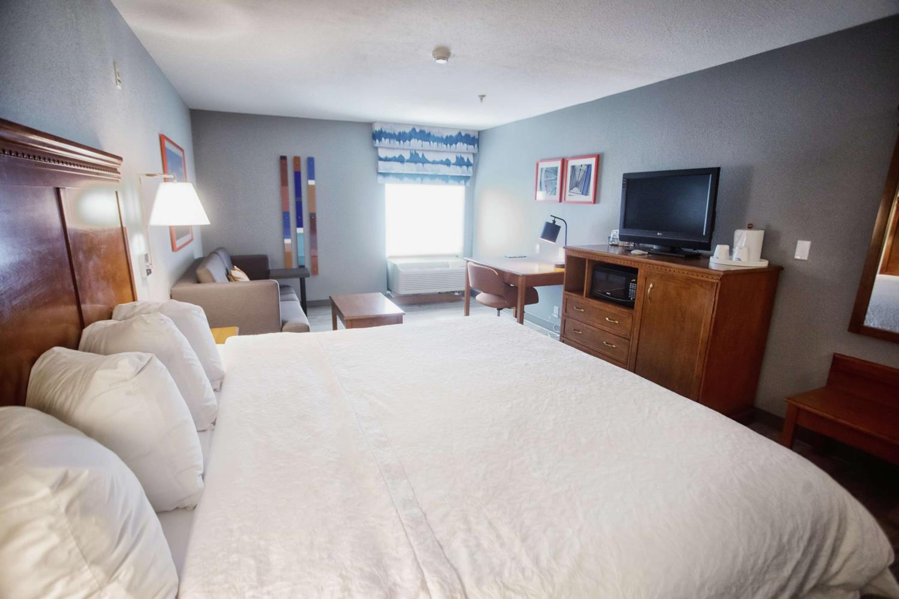 King Room with Sofa Bed and Study - Non-Smoking photo 2