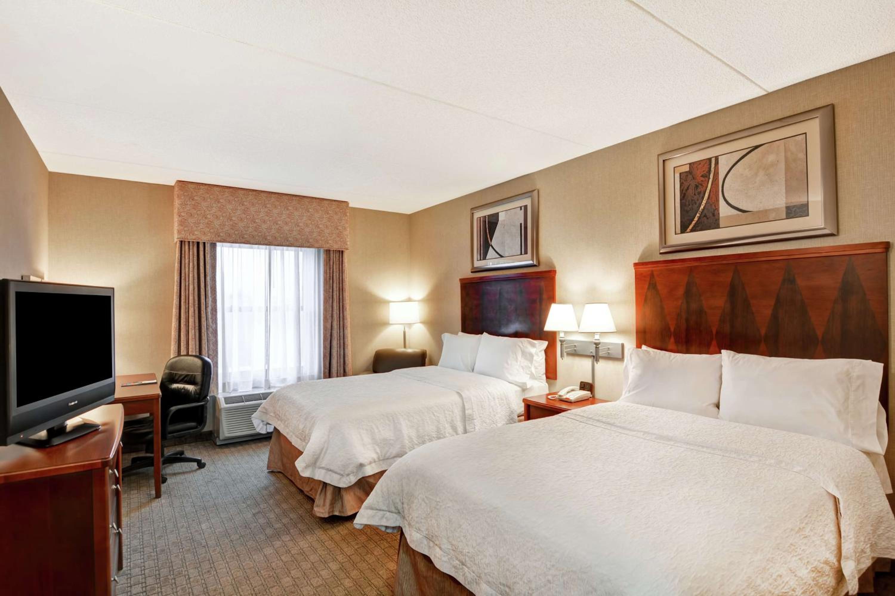 Double Room with Two Double Beds - Non-Smoking - Photo 2